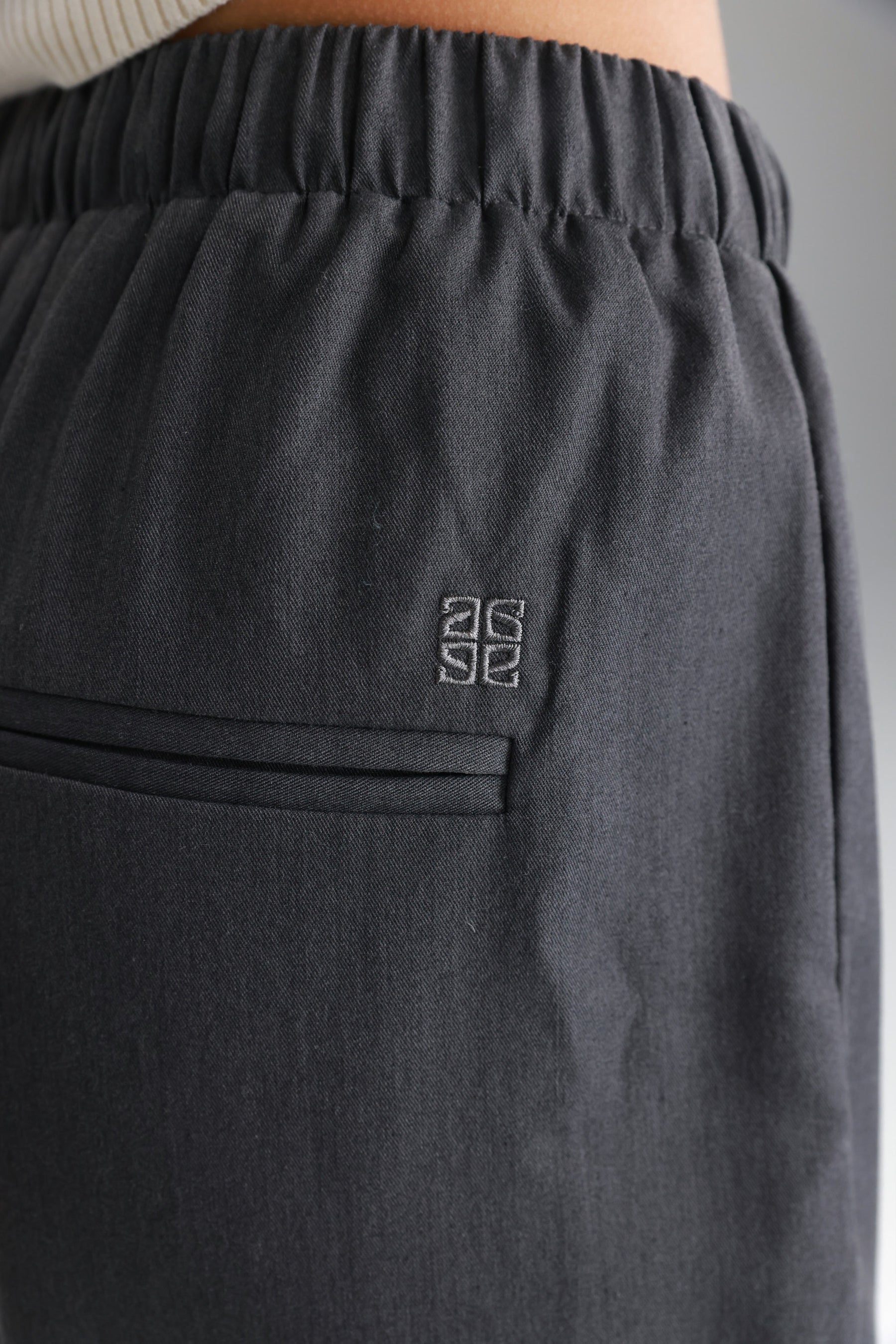 מכנסי אן אפור כהה