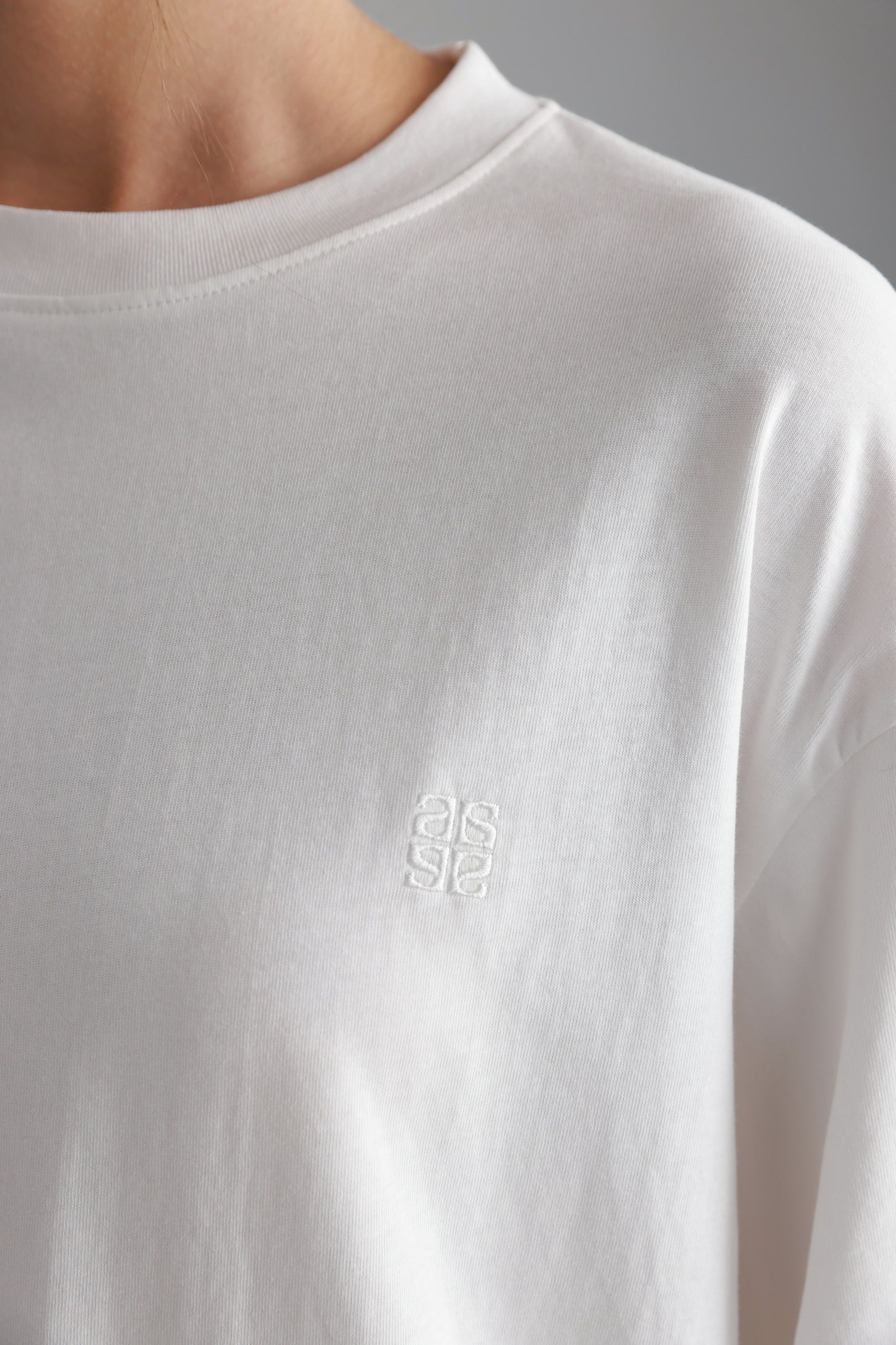 חולצת ולנטינה לבנה