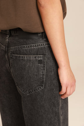 ג'ינס טוני שחור