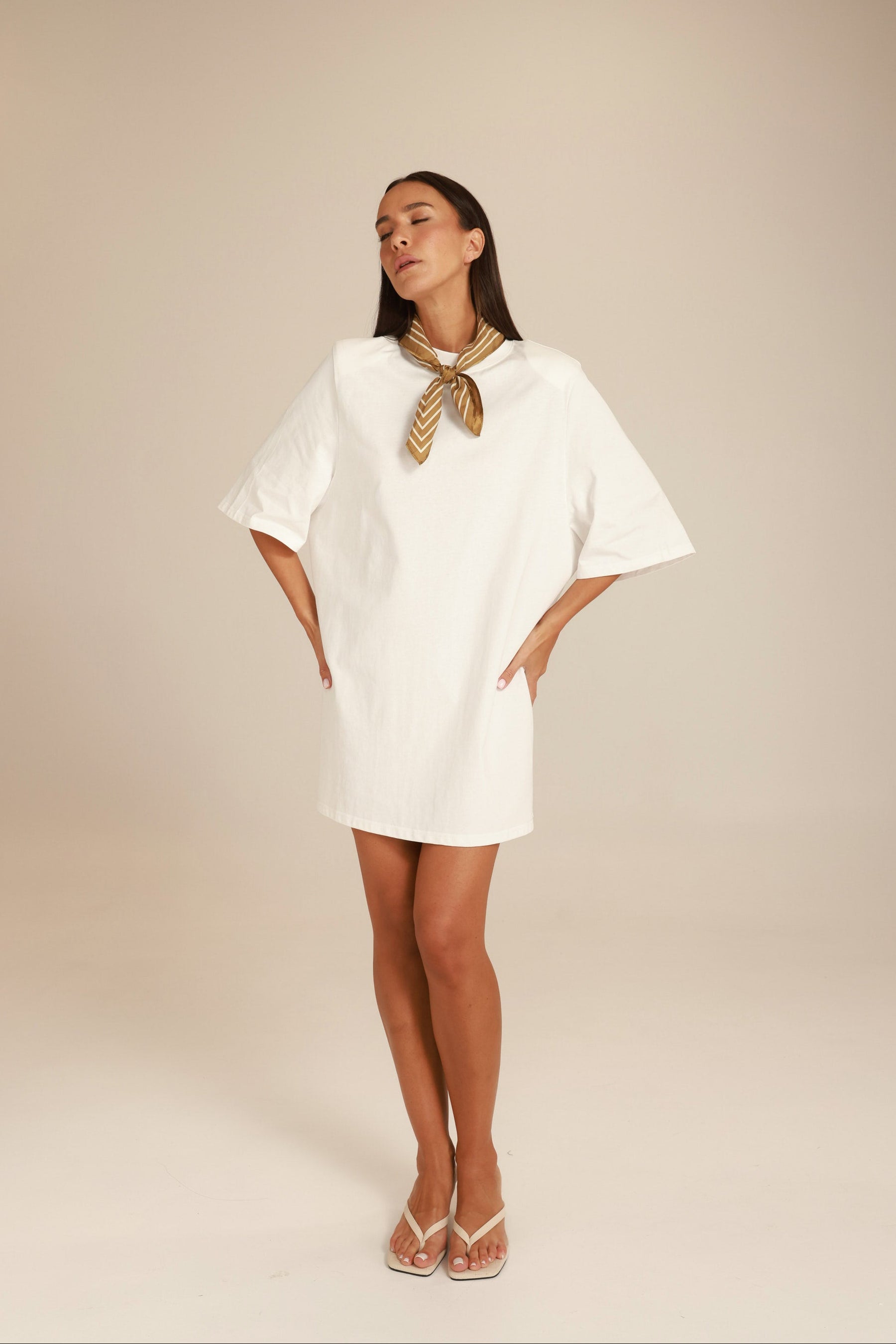 שמלת אלה לבנה