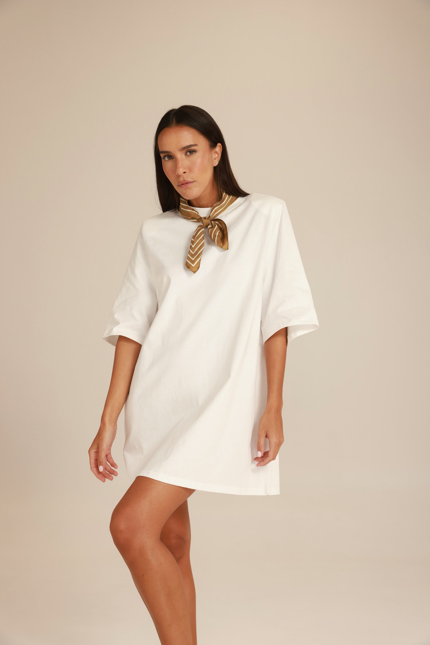 שמלת אלה לבנה