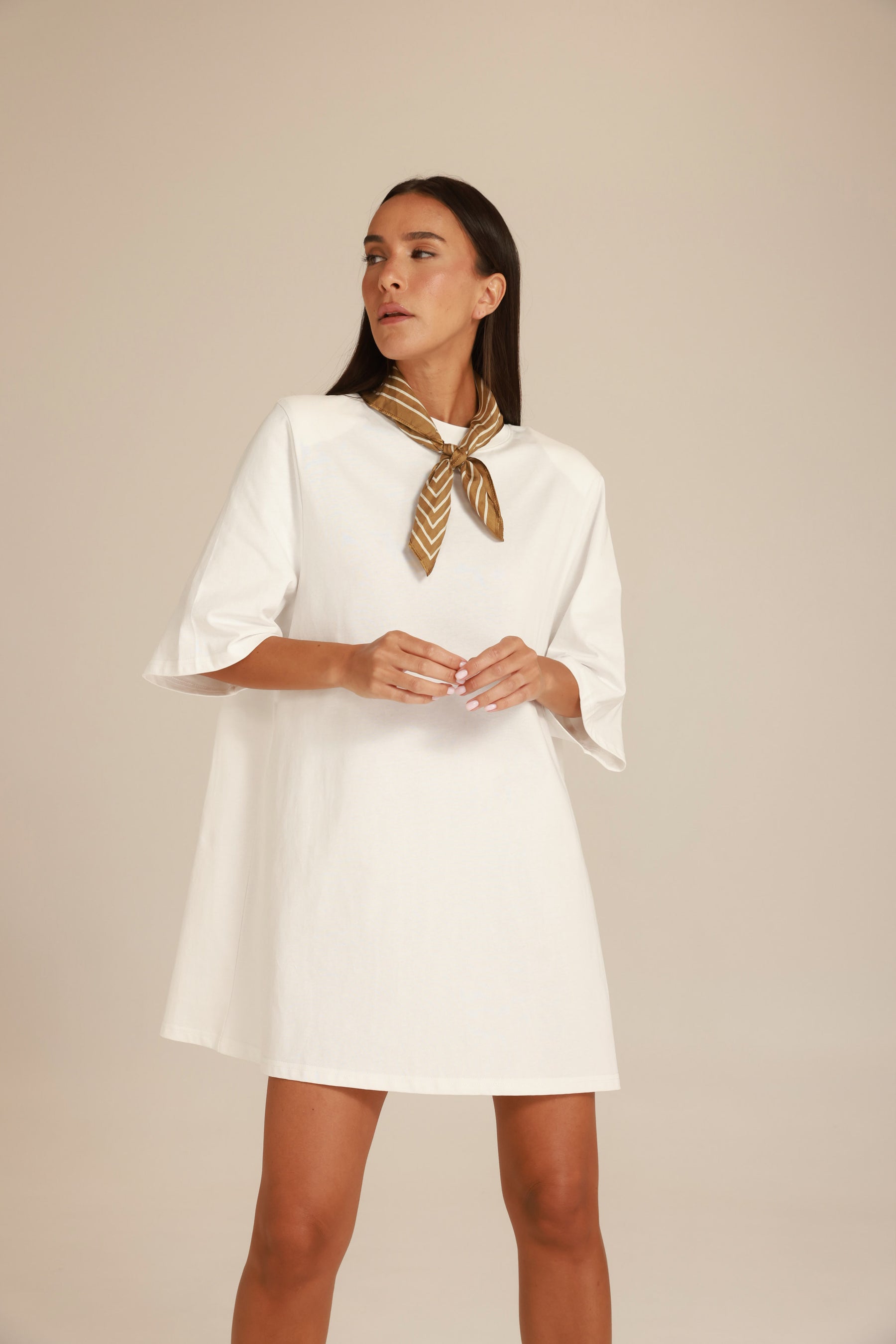 שמלת אלה לבנה