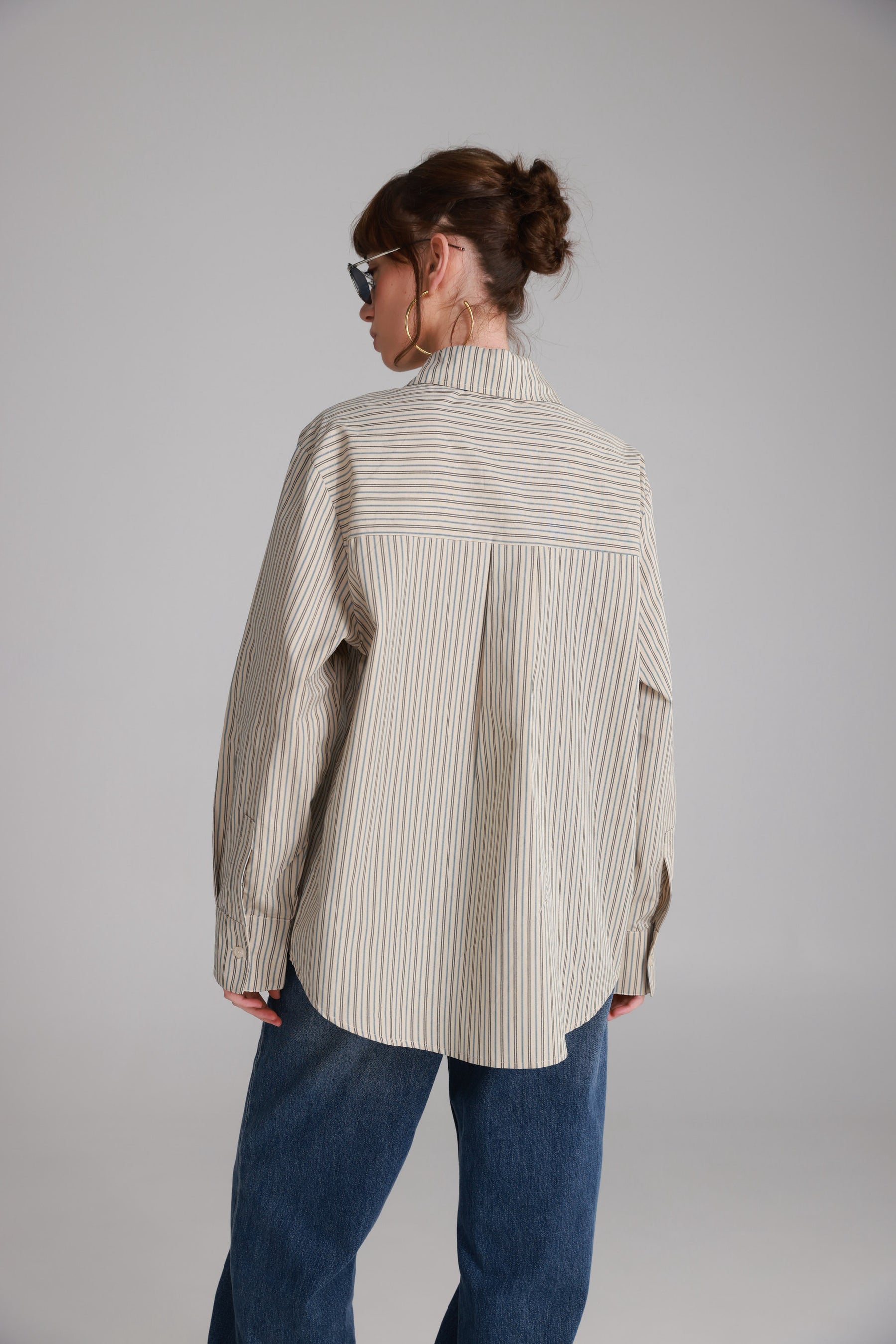 חולצת מריאן מכופתרת פסים בז'