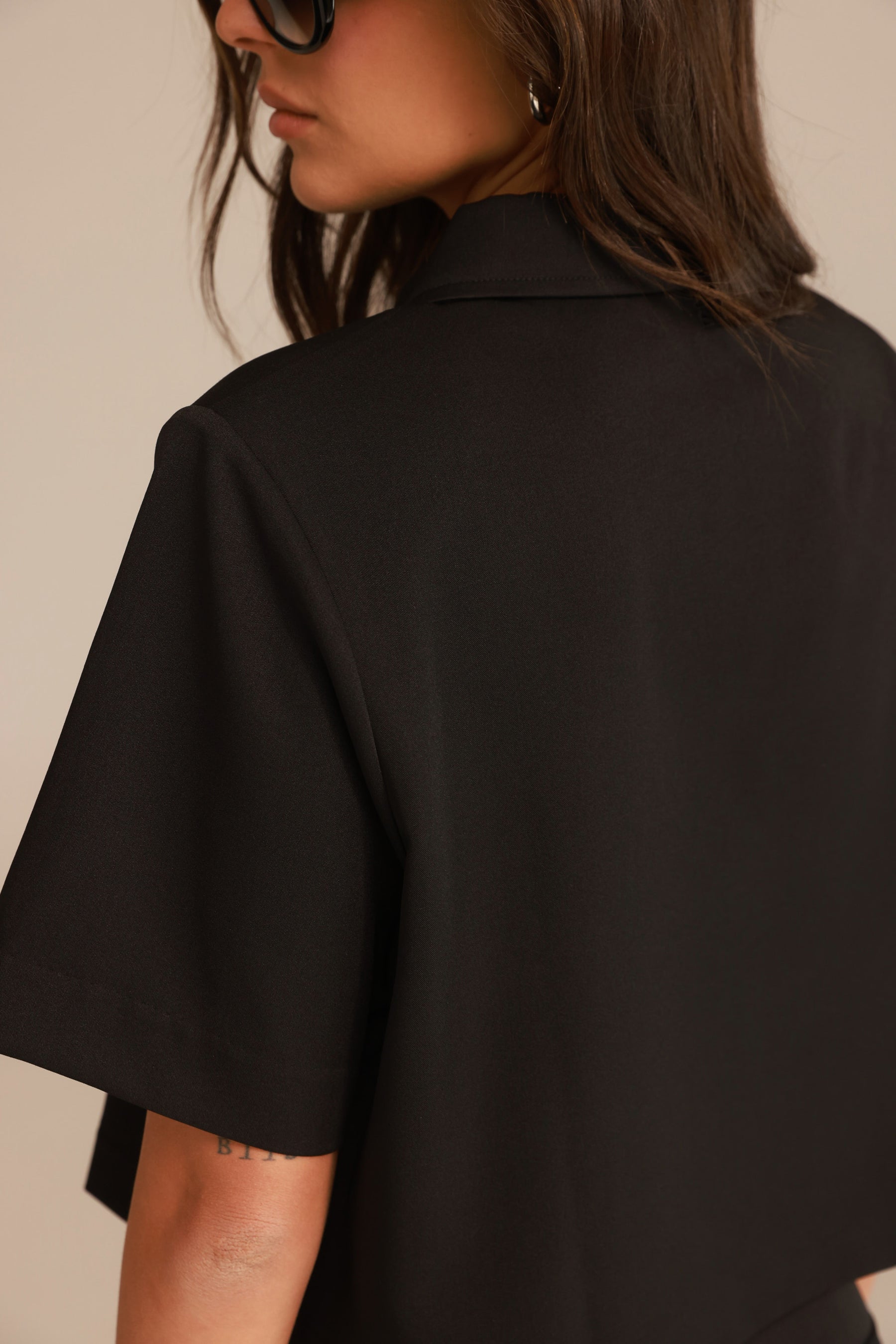 חולצת קרופ לארס שחורה