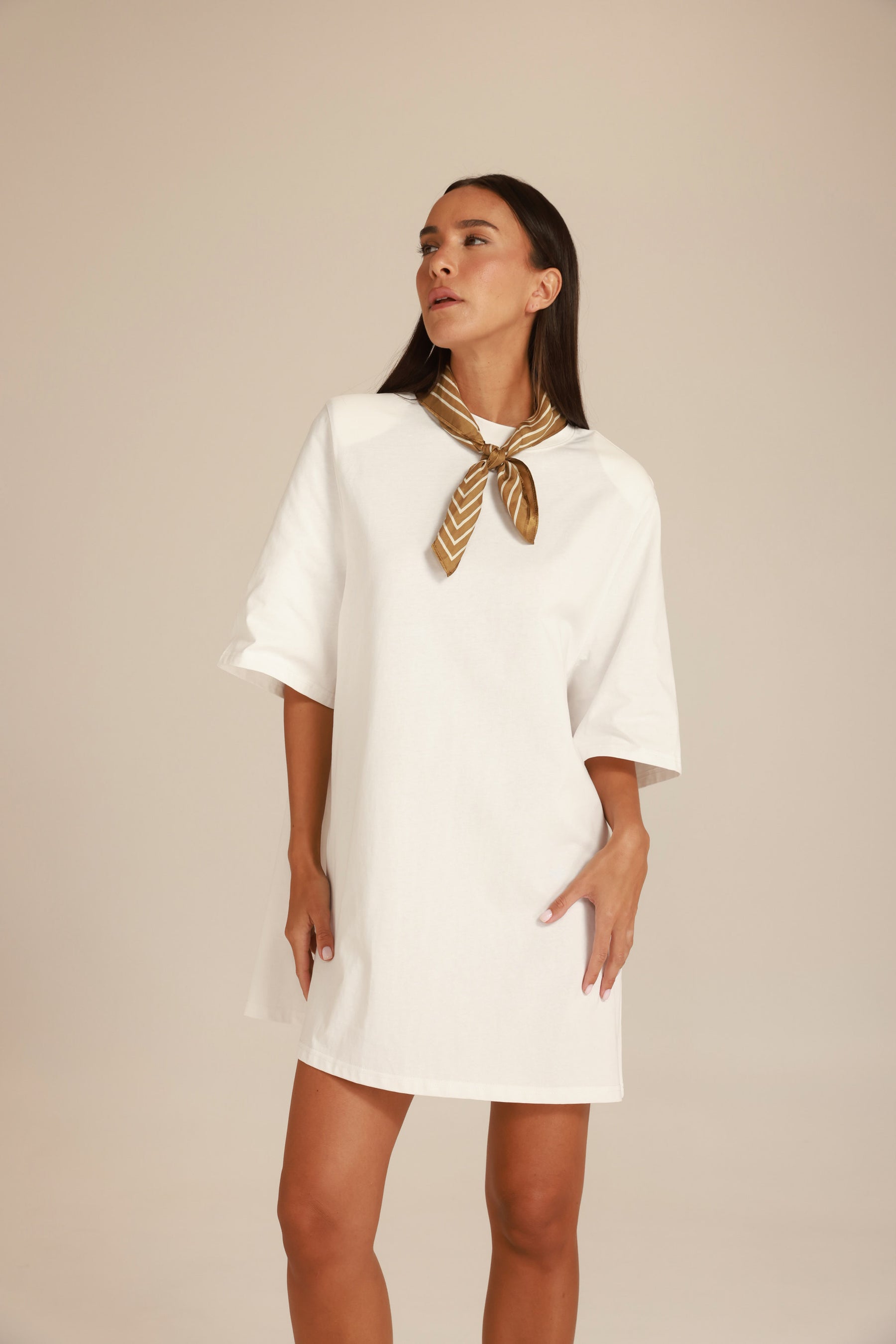 שמלת אלה לבנה