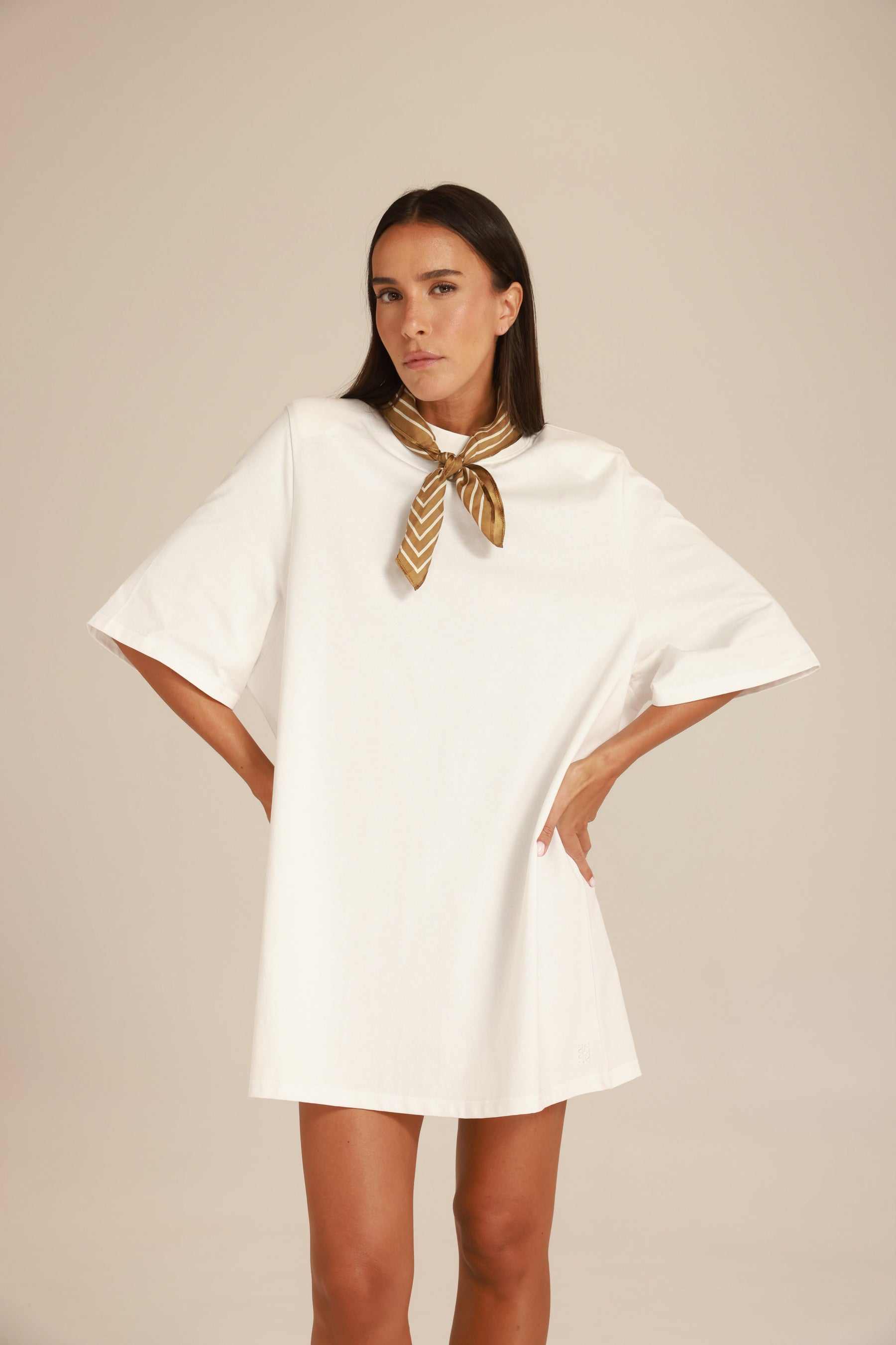 שמלת אלה לבנה