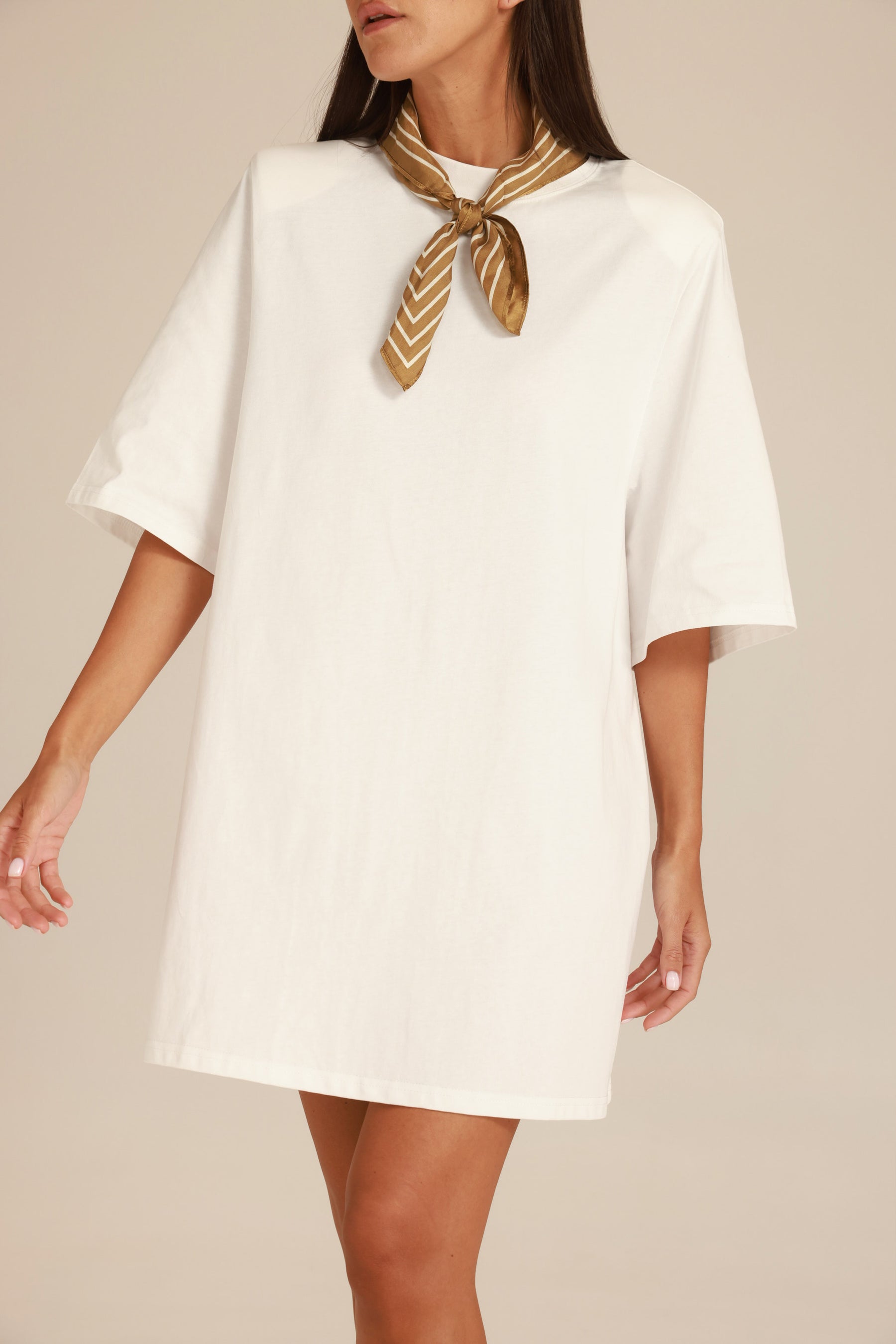 שמלת אלה לבנה