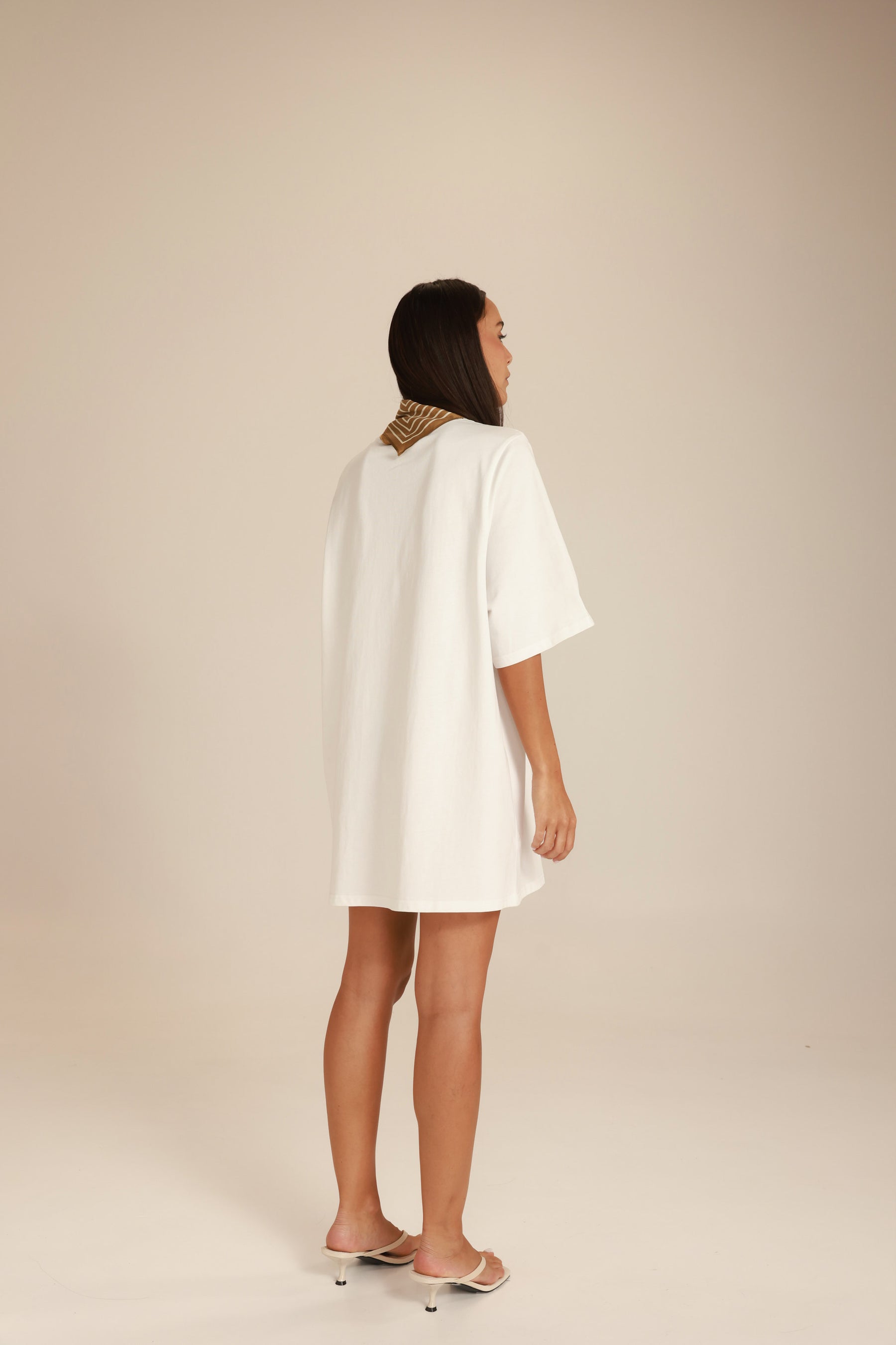 שמלת אלה לבנה