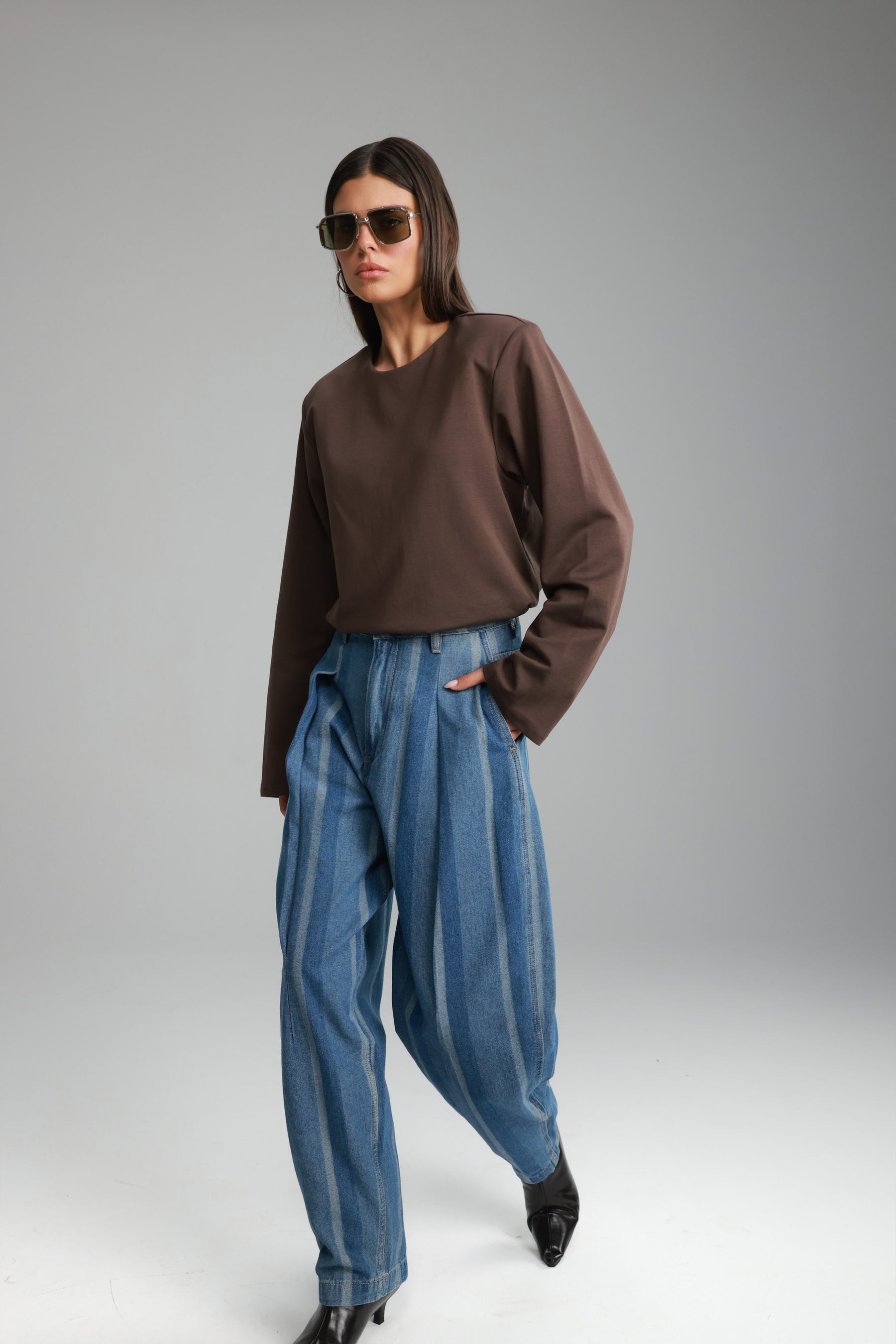 חולצת אופרי חום כהה