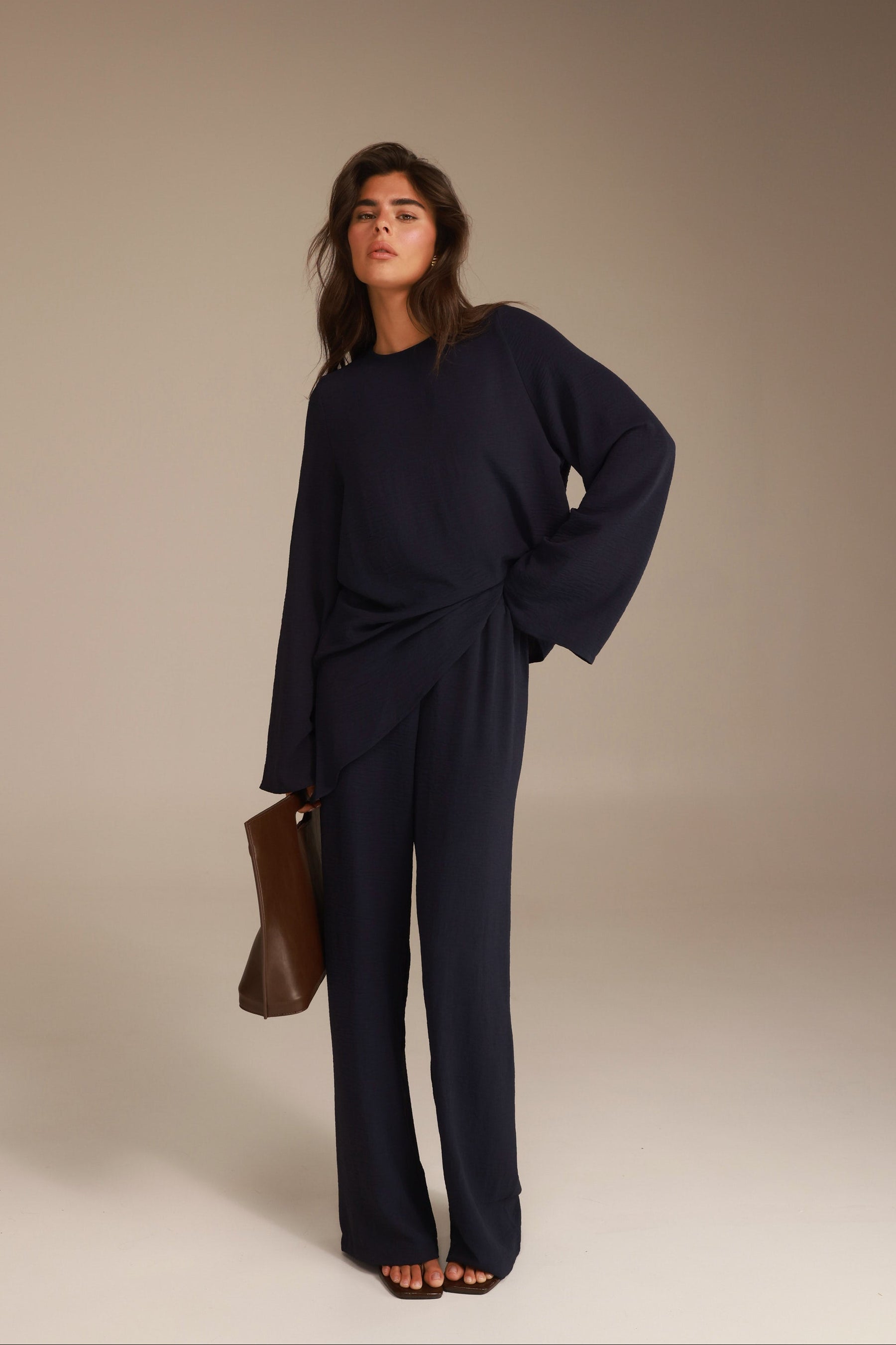 חליפת ג'ולין נייבי