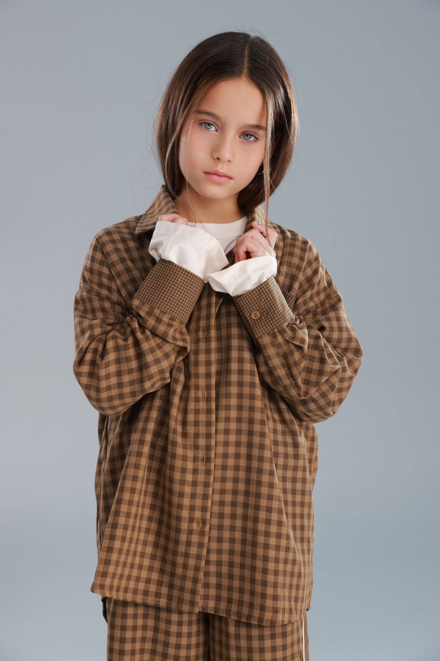 חולצת מרטין מכופתרת חומה