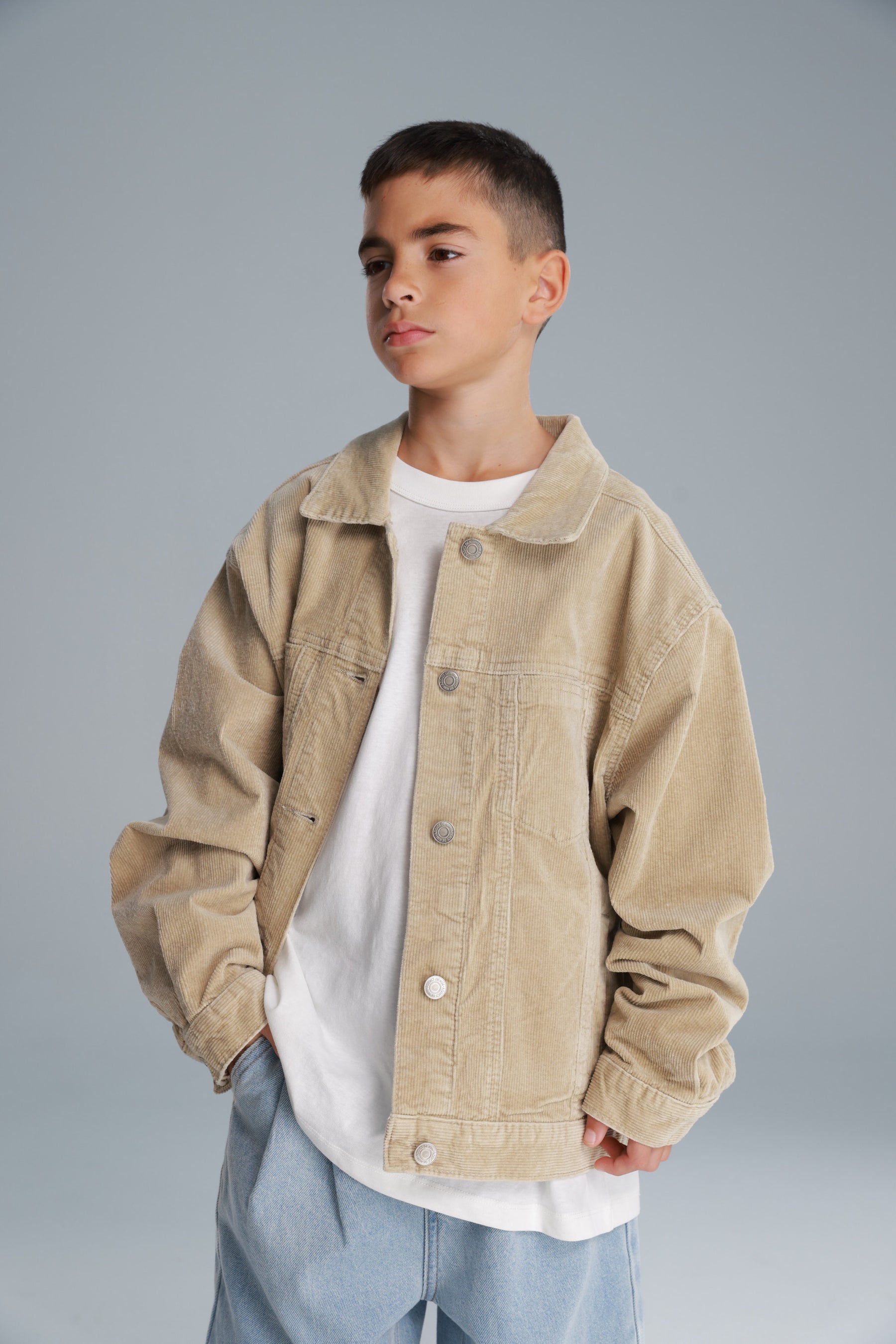 ג'קט ניילה בז'