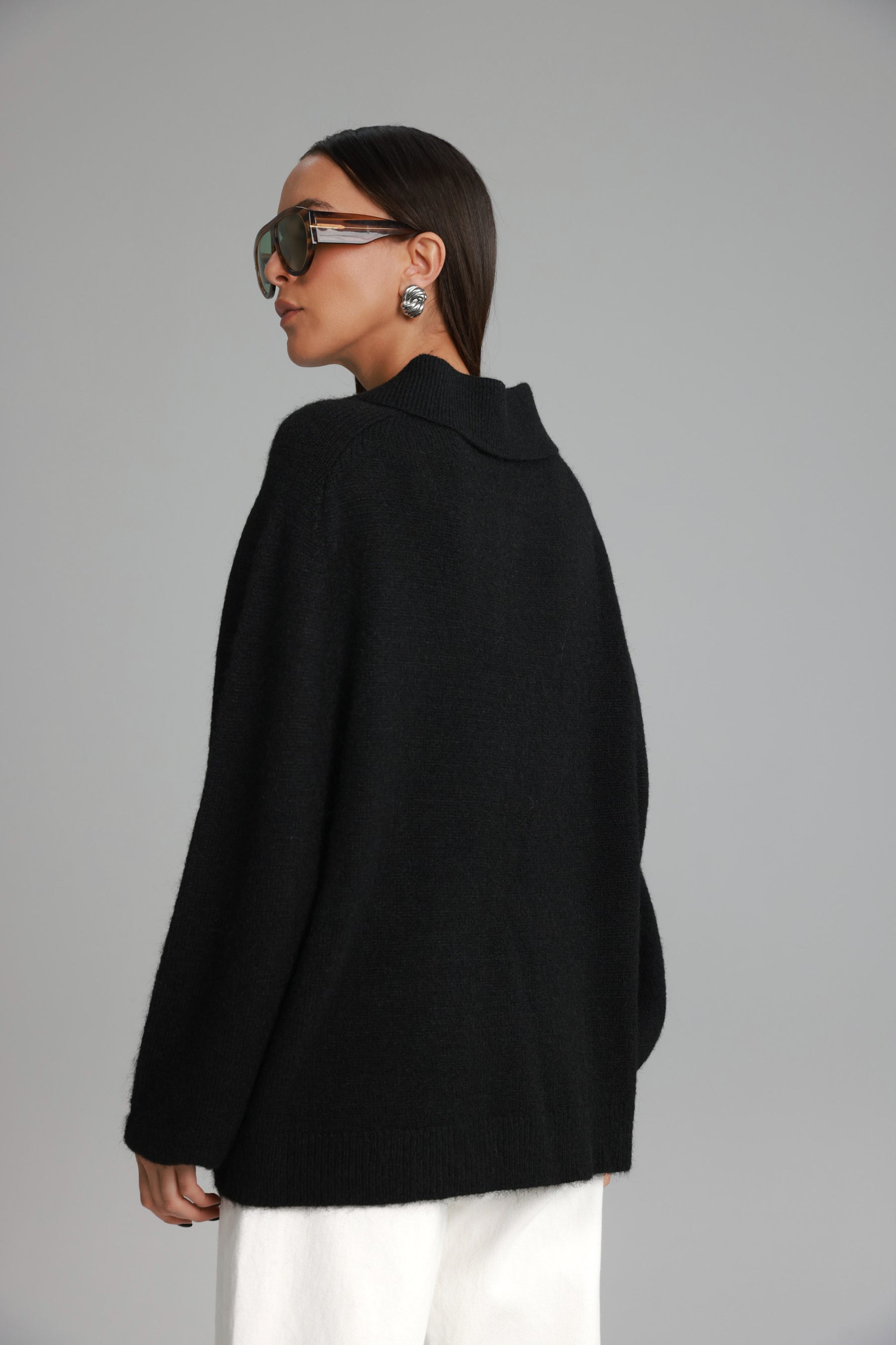 סוודר מולי שחור