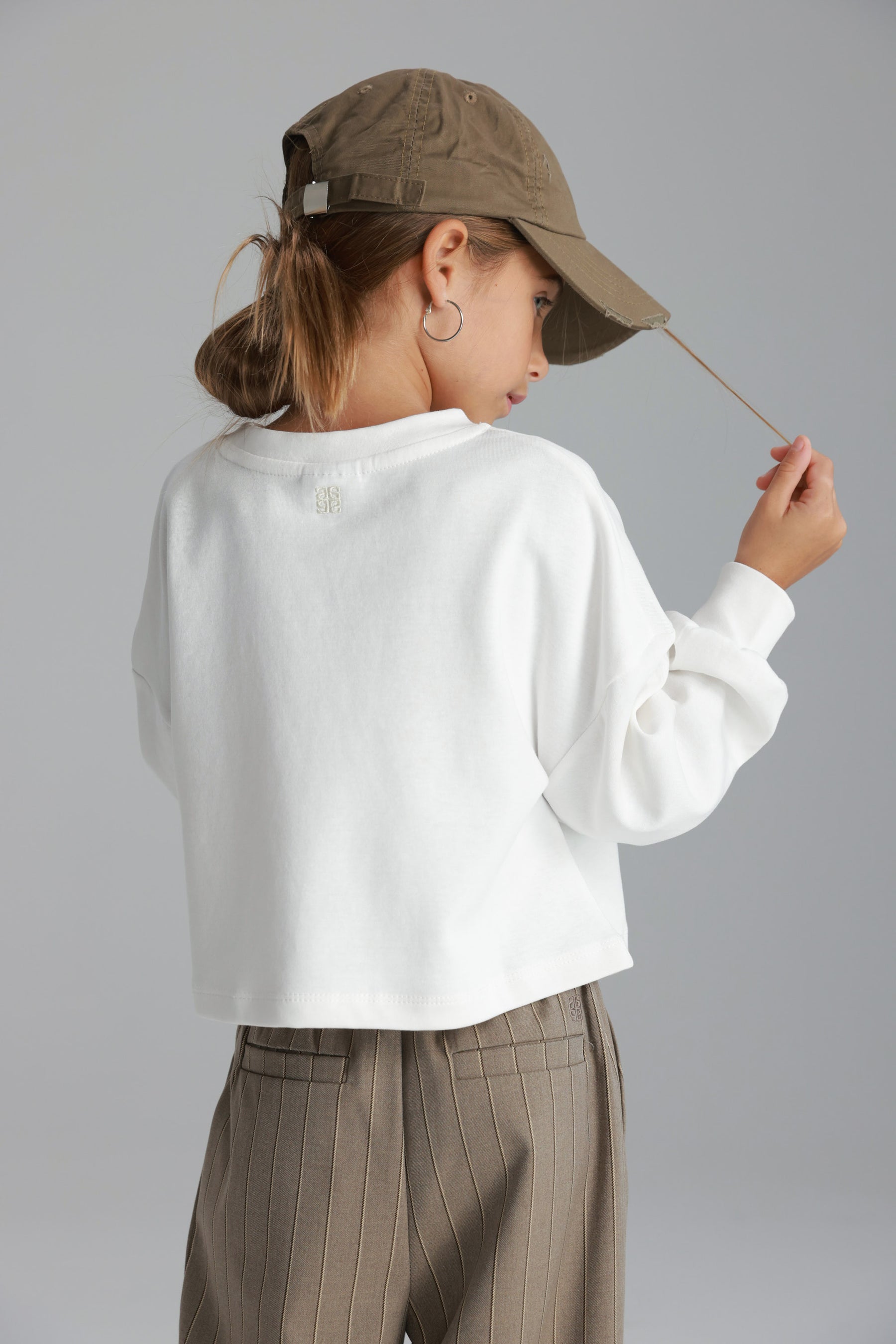 חולצת אינה לבנה