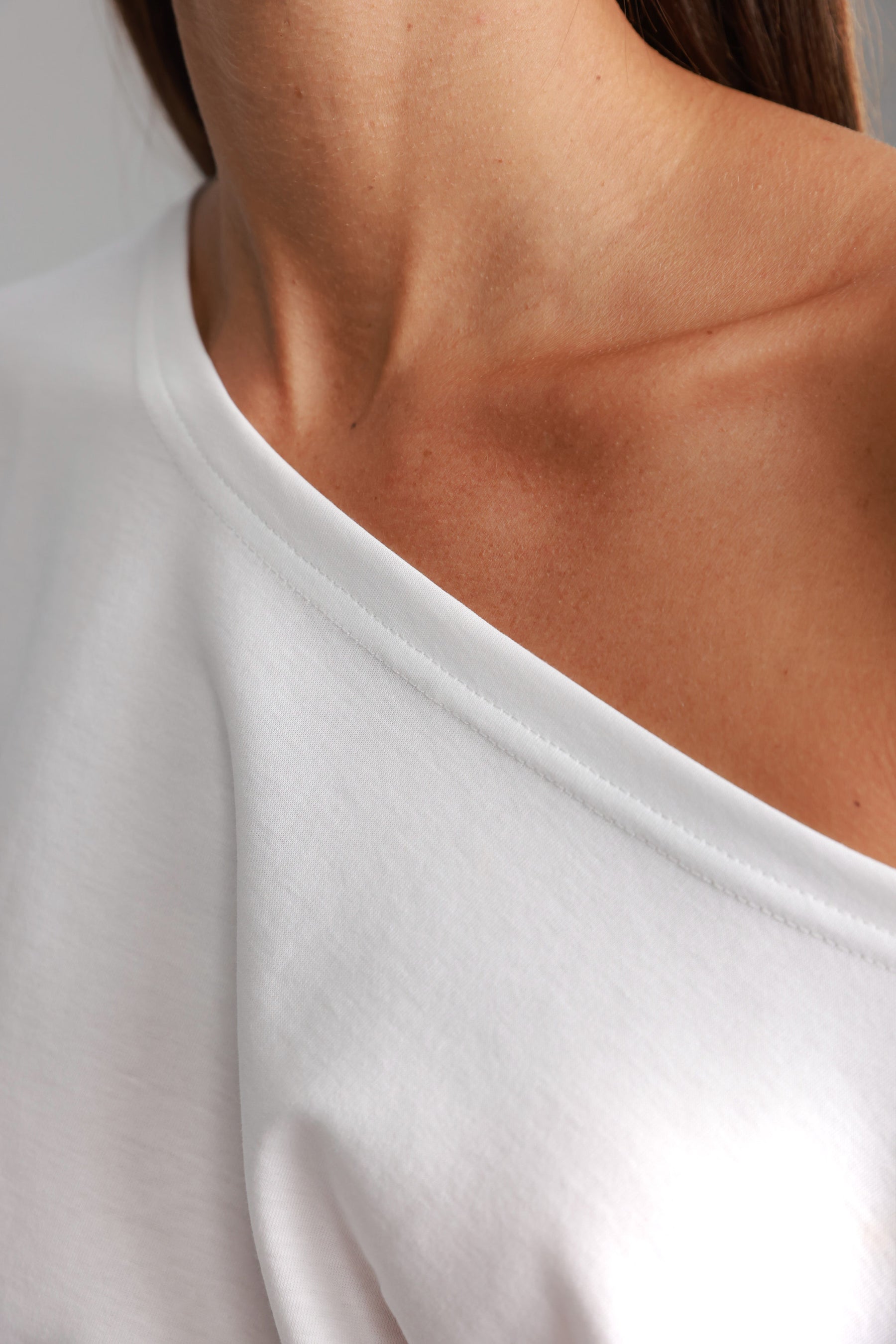 חולצת מרקל לבנה