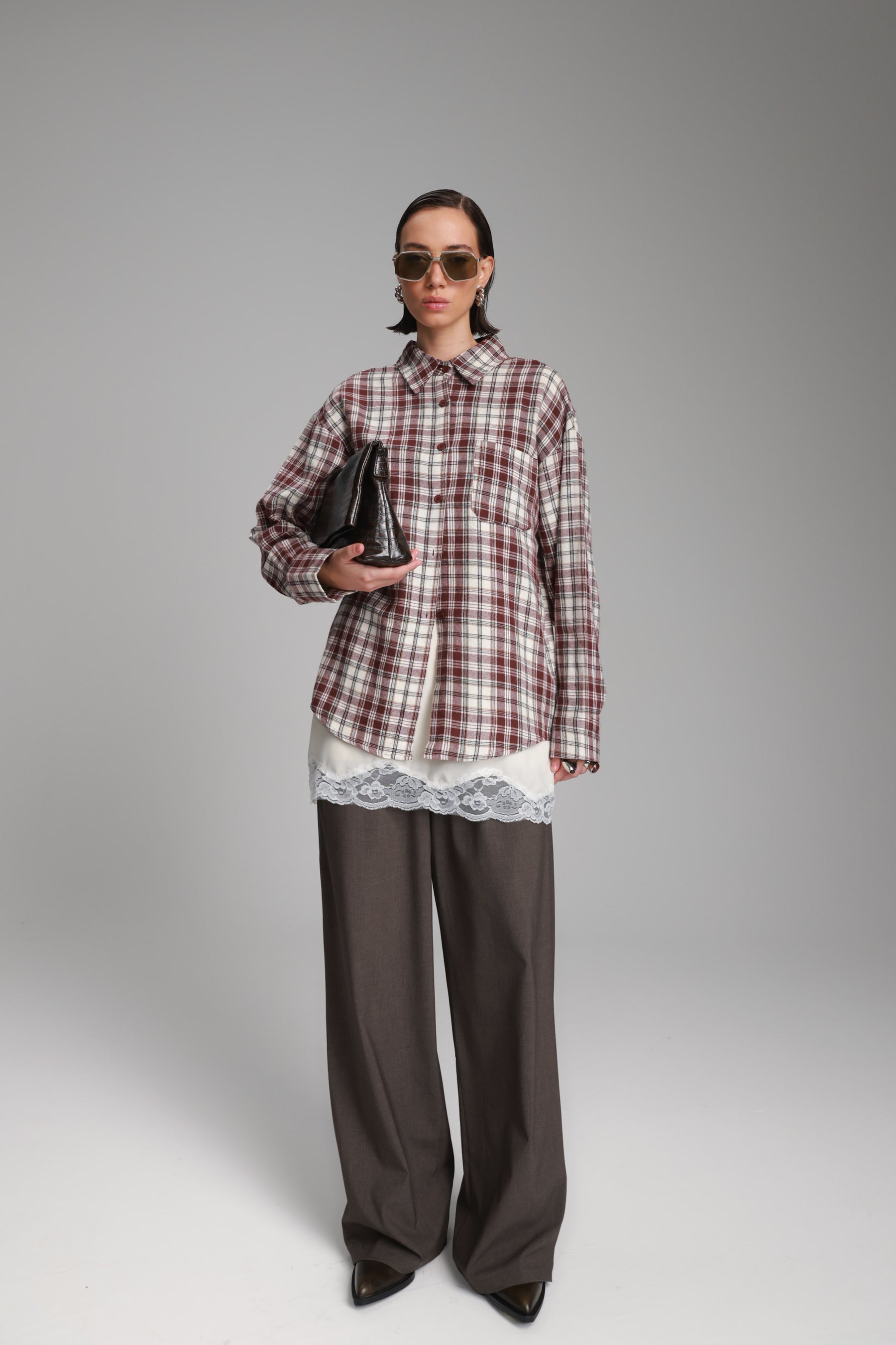 חולצת אביגיל מכופתרת בורדו