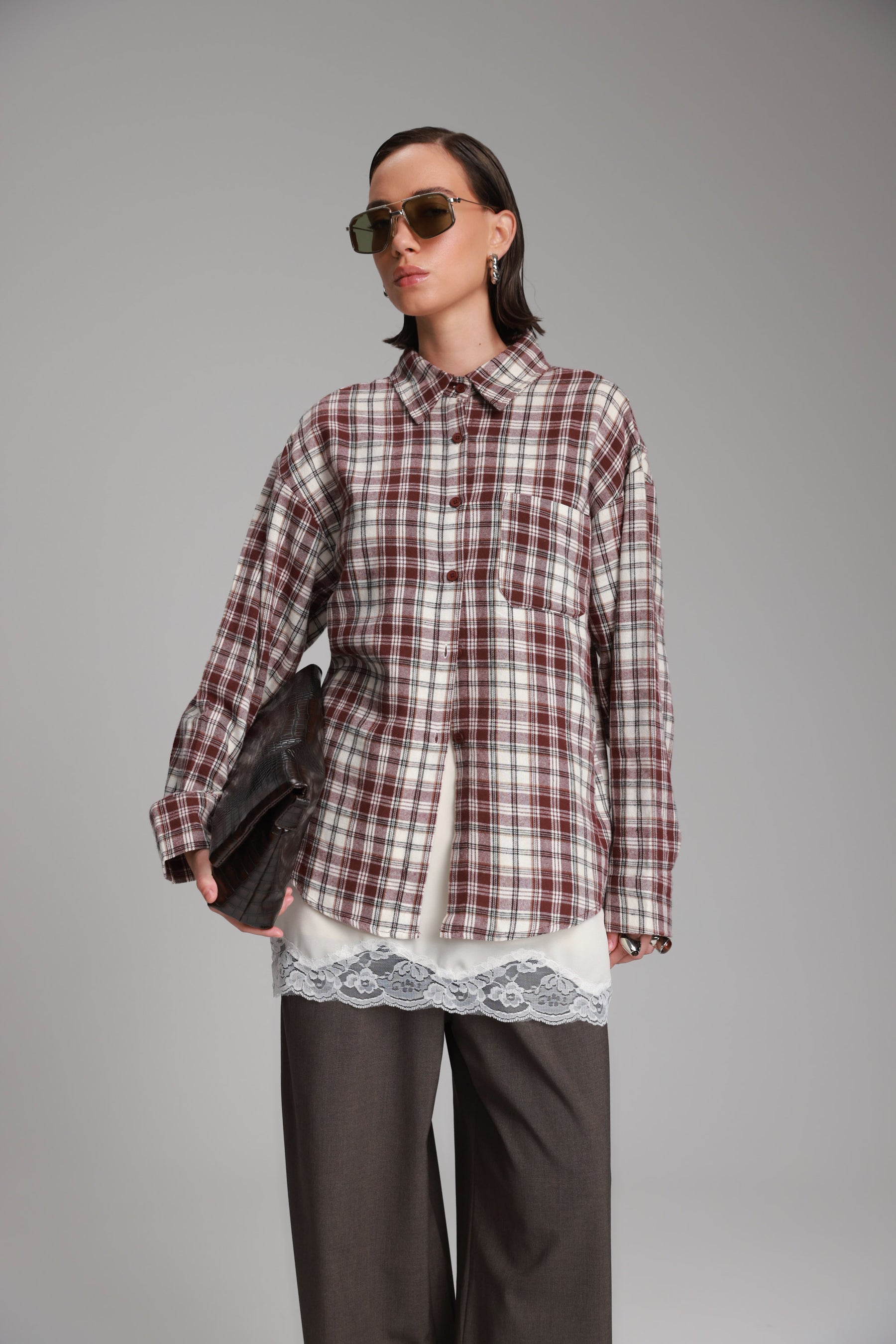 חולצת אביגיל מכופתרת בורדו