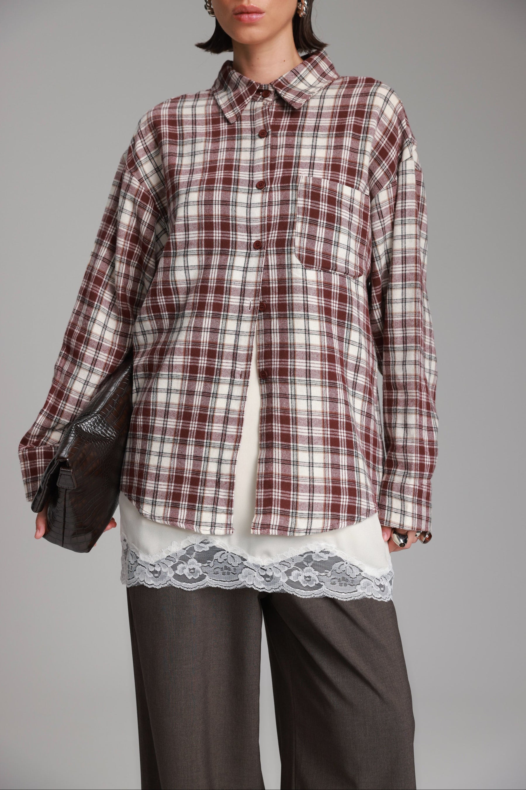 חולצת אביגיל מכופתרת בורדו