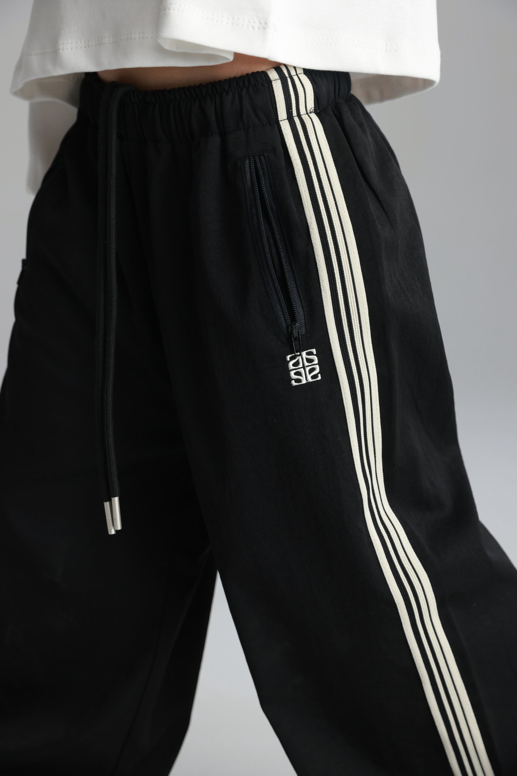 מכנסי ונסה שחורים