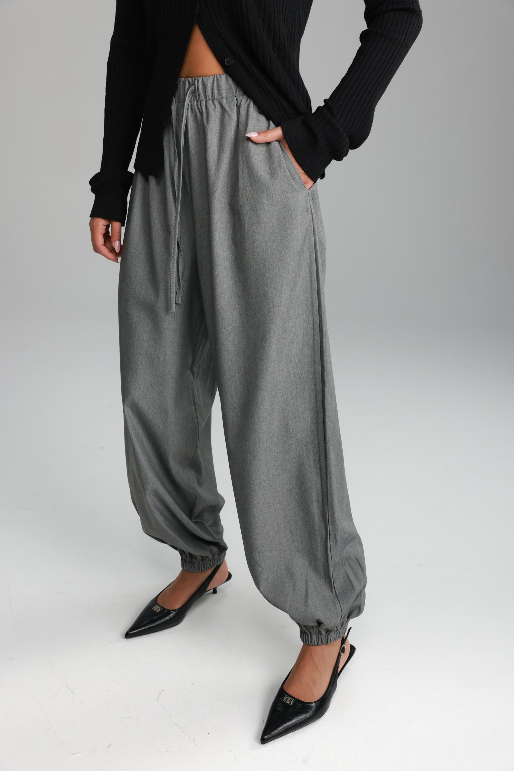 מכנסי אן אפור בהיר