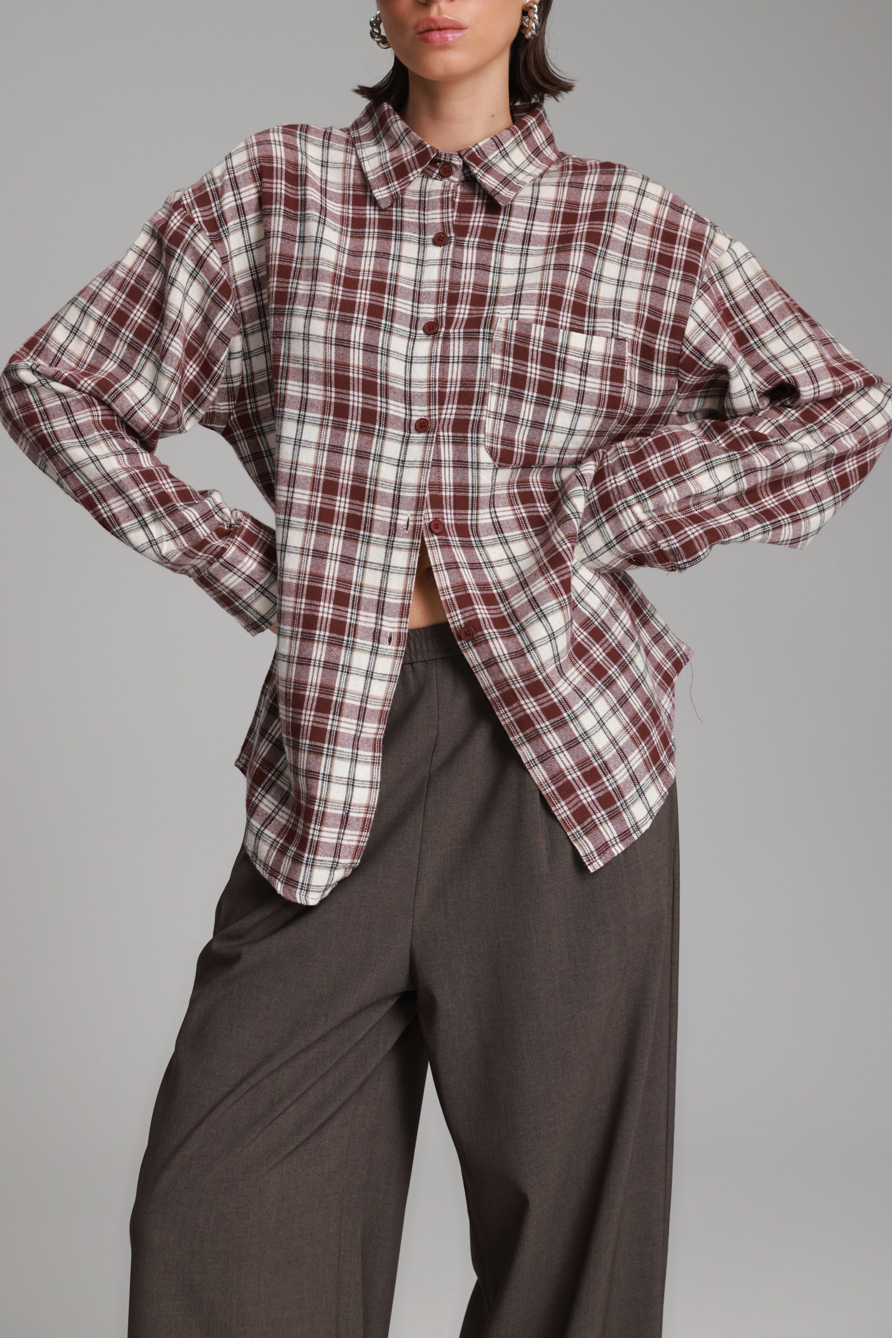 חולצת אביגיל מכופתרת בורדו