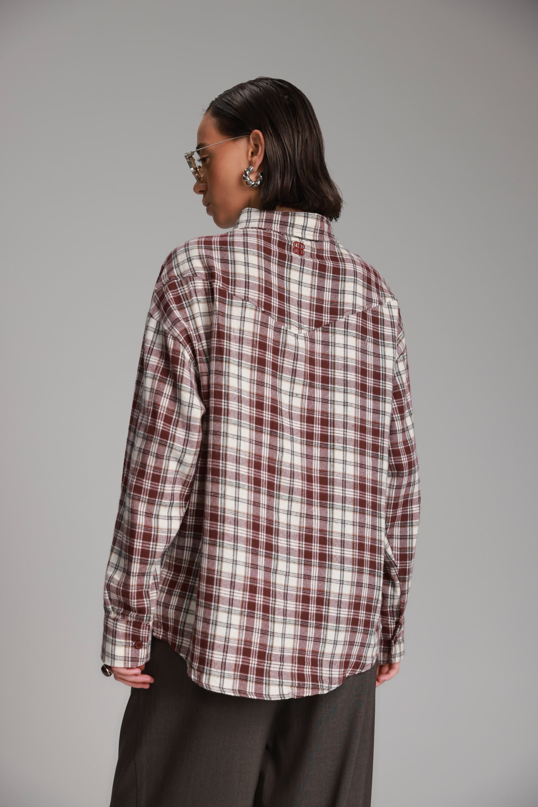 חולצת אביגיל מכופתרת בורדו