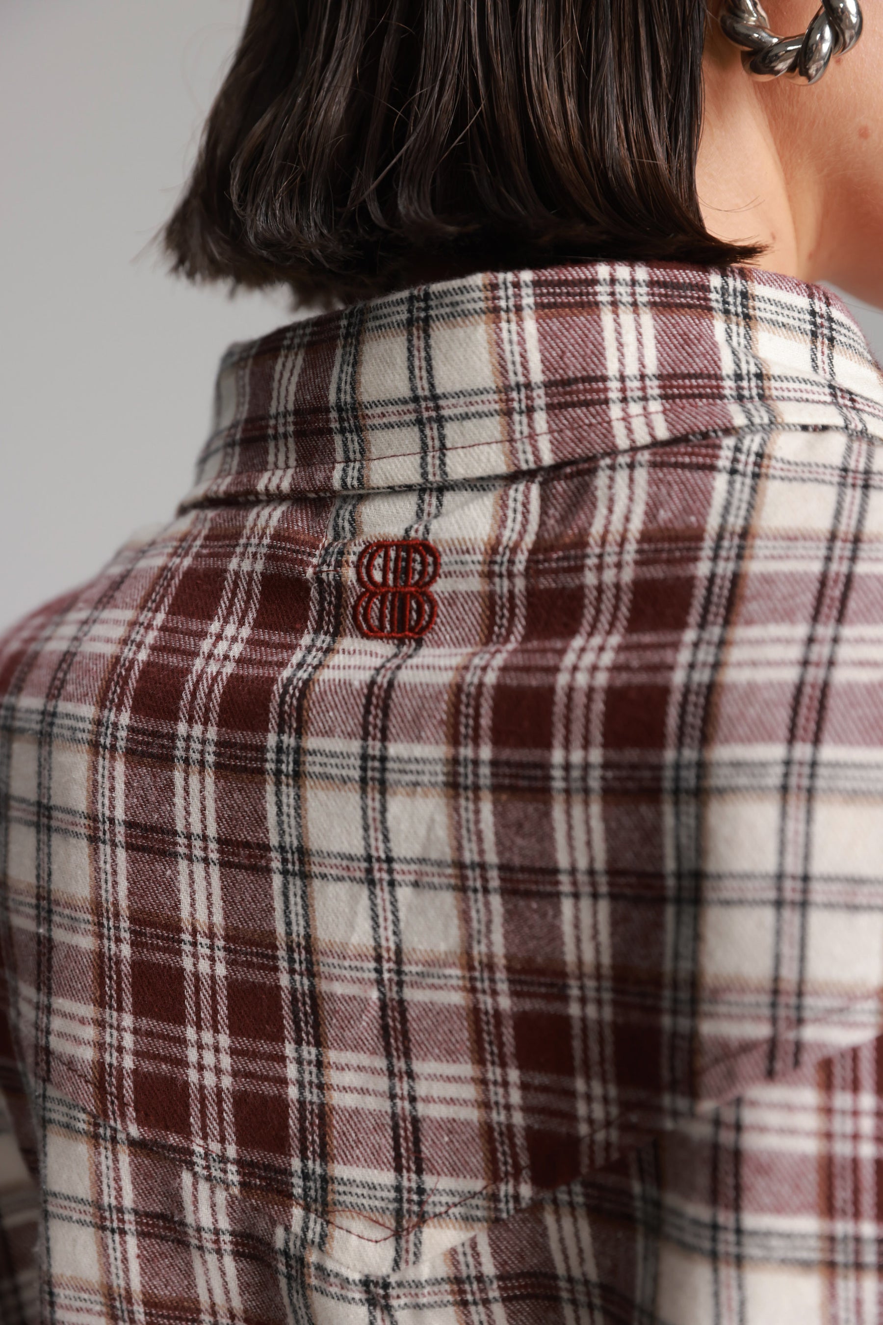 חולצת אביגיל מכופתרת בורדו