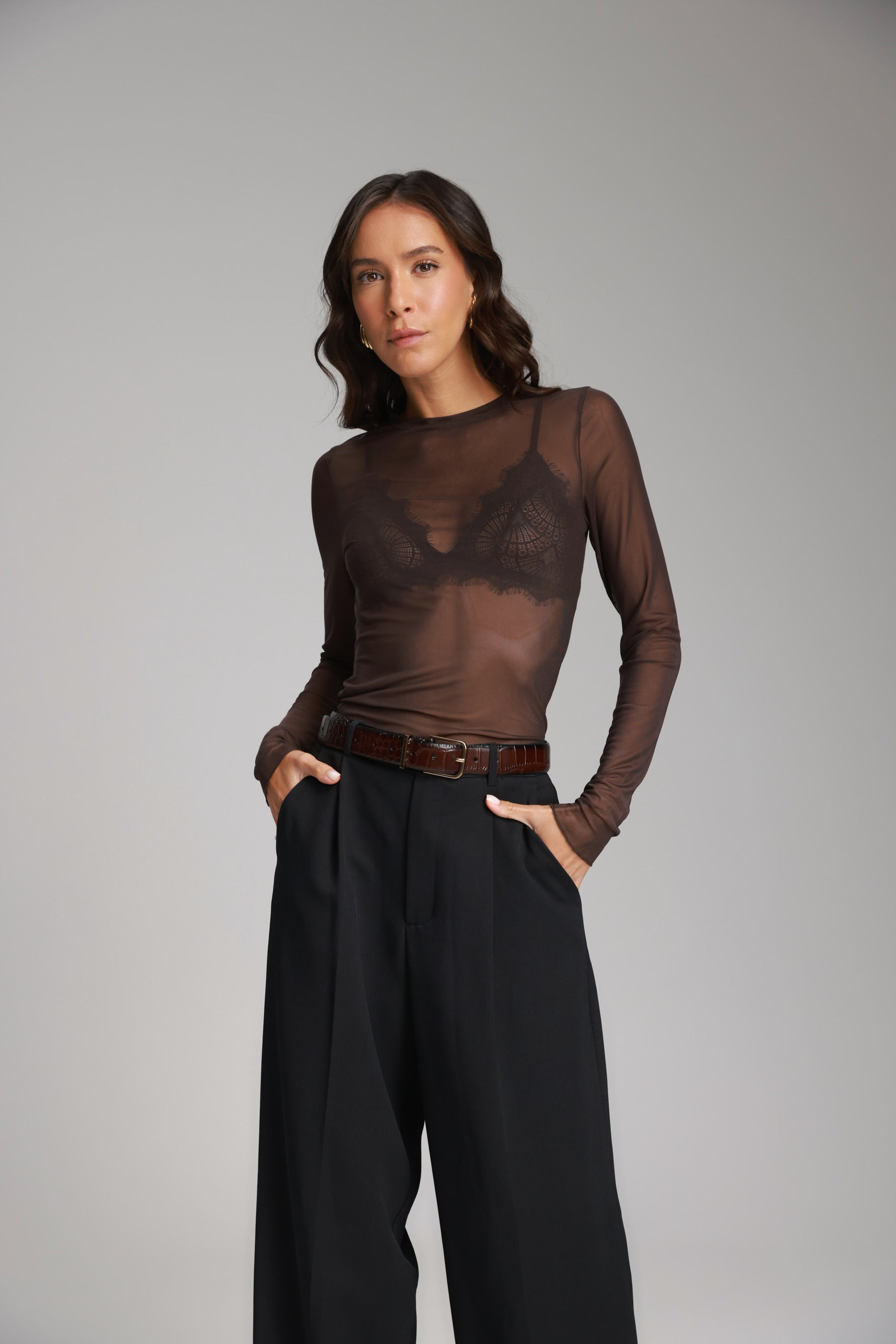 חולצת קרול חום כהה