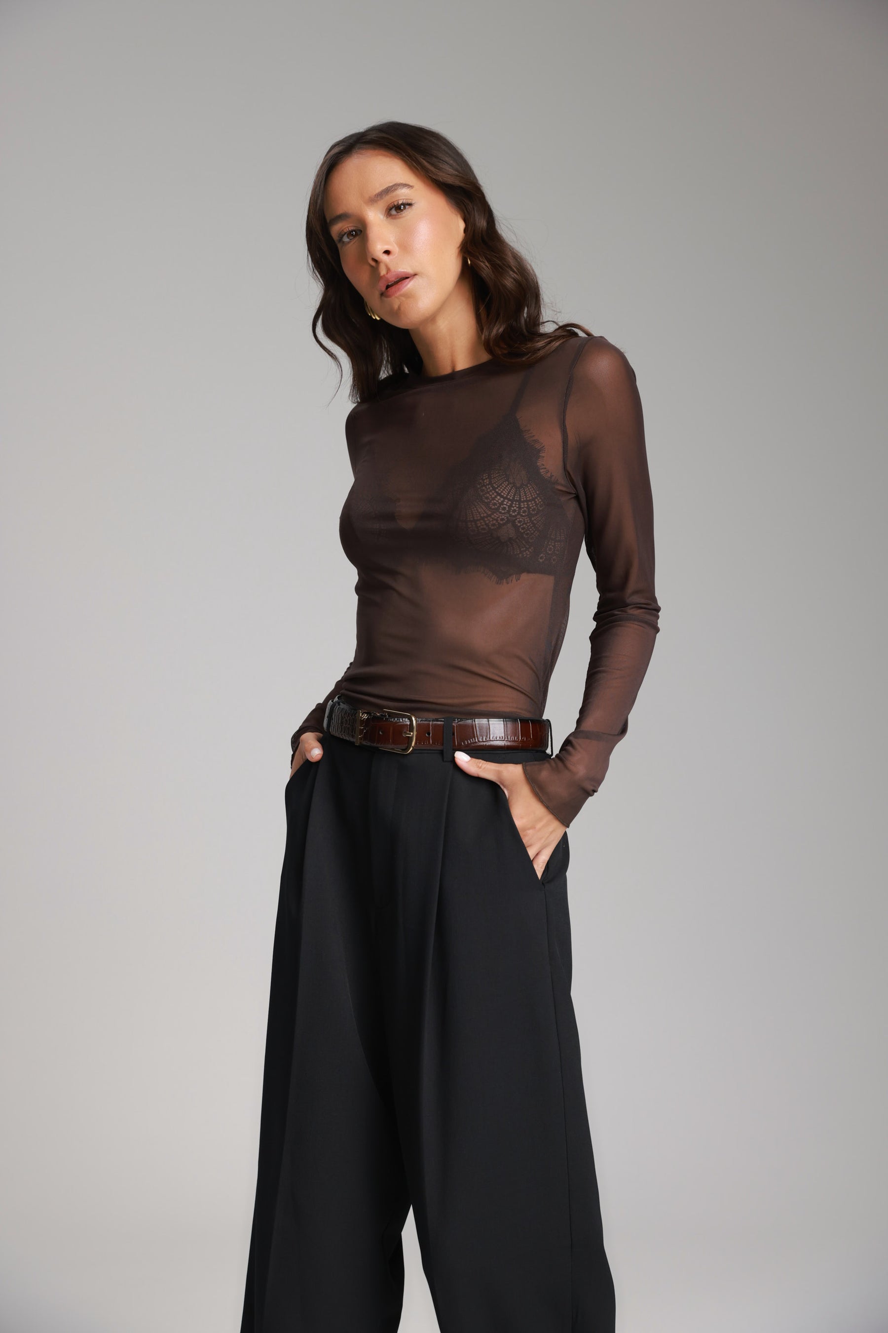 חולצת קרול חום כהה