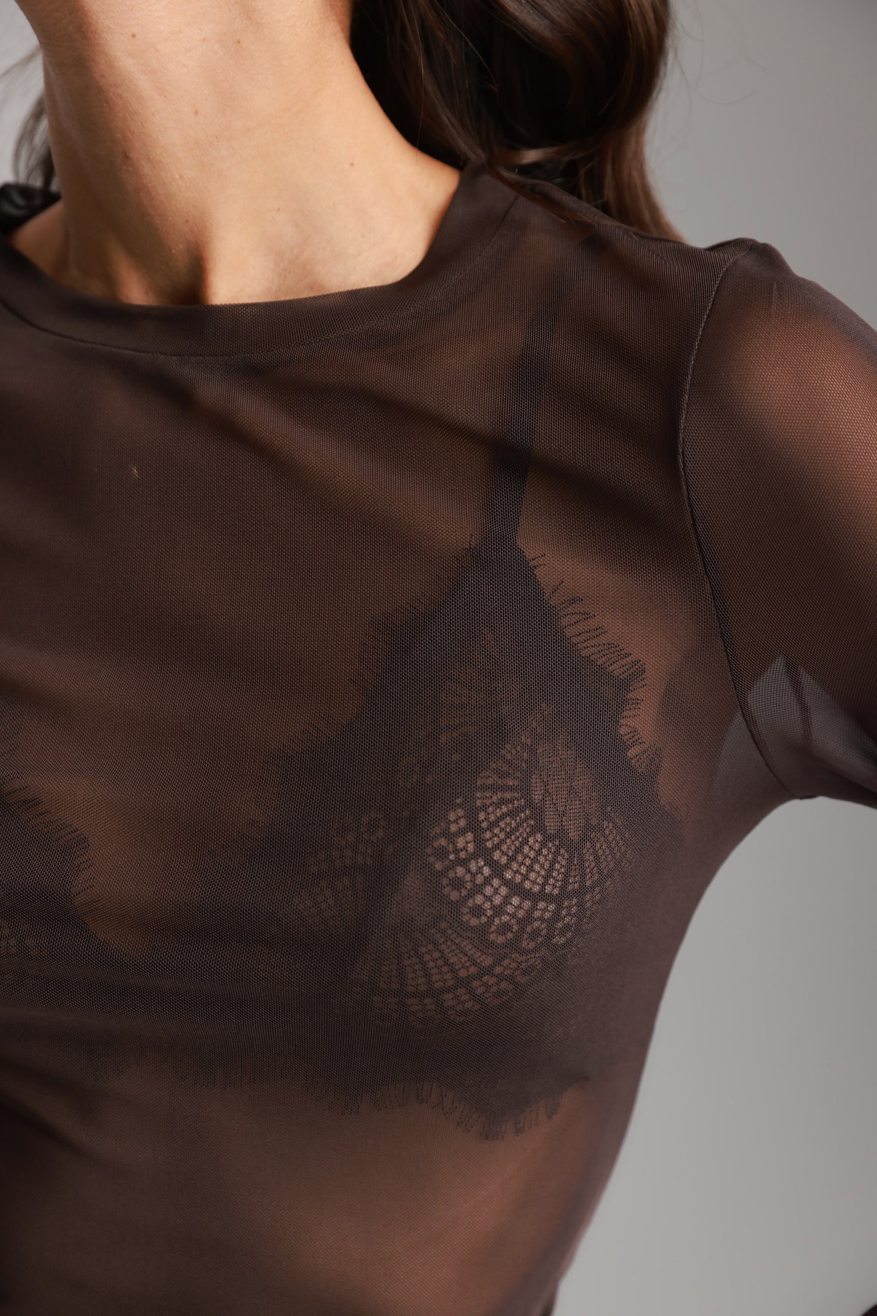 חולצת קרול חום כהה