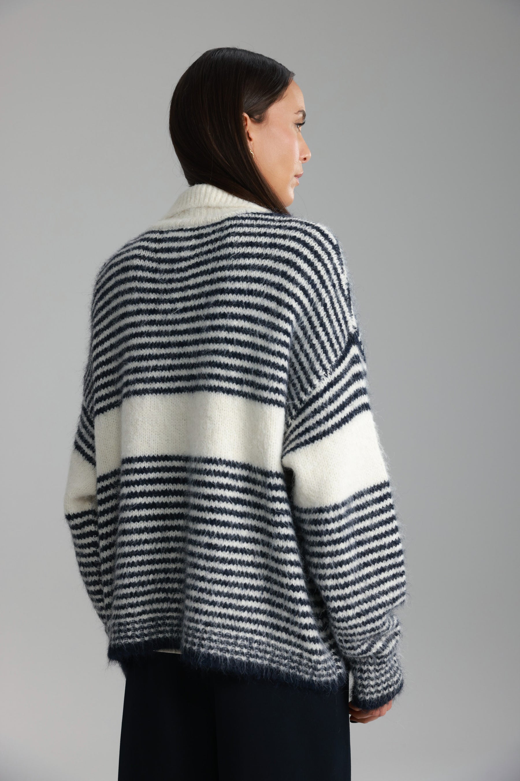 סוודר טוני שמנת/נייבי