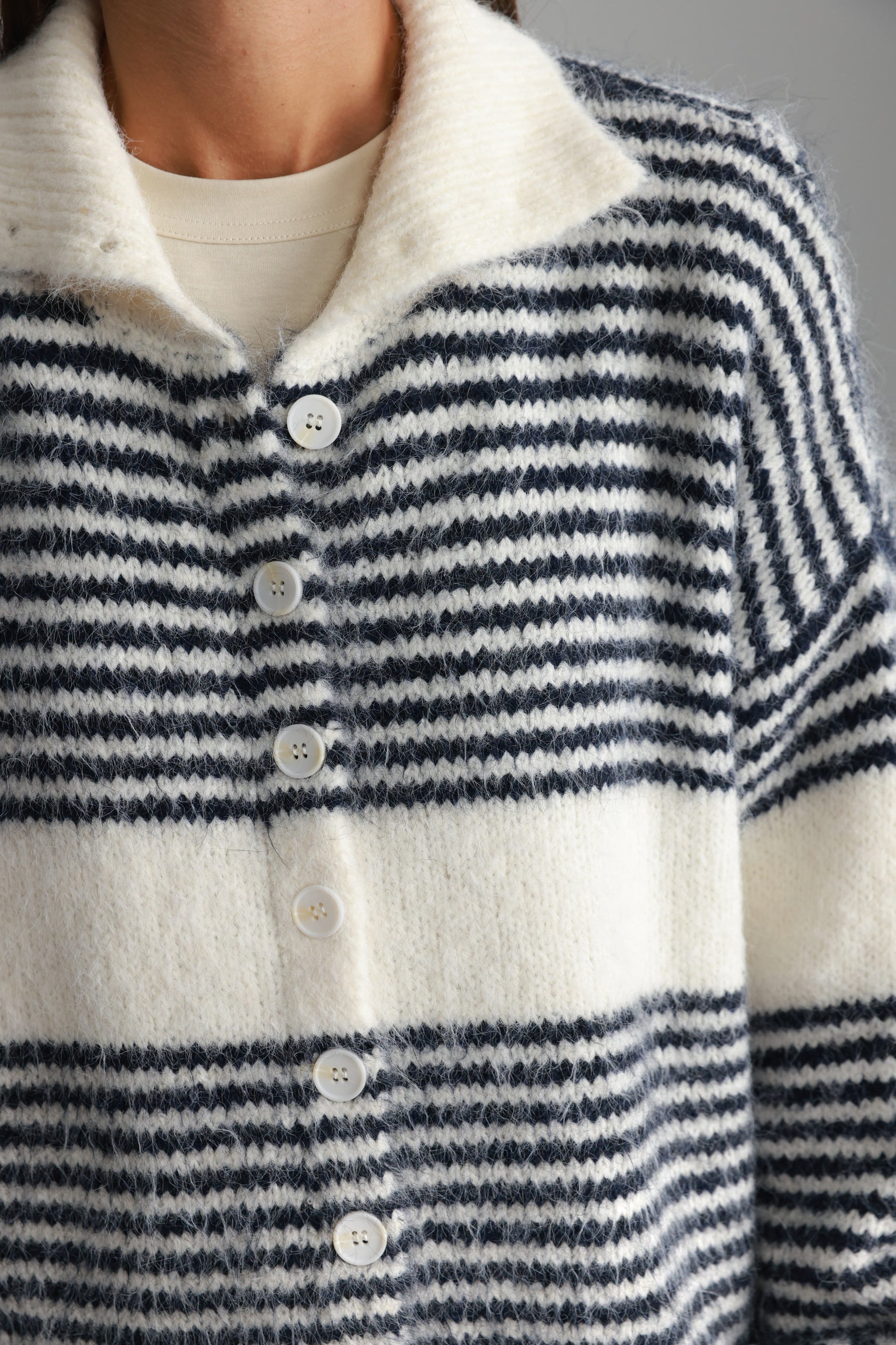 סוודר טוני שמנת/נייבי