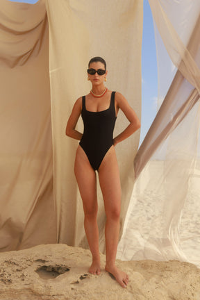 Solaris One Piece Black