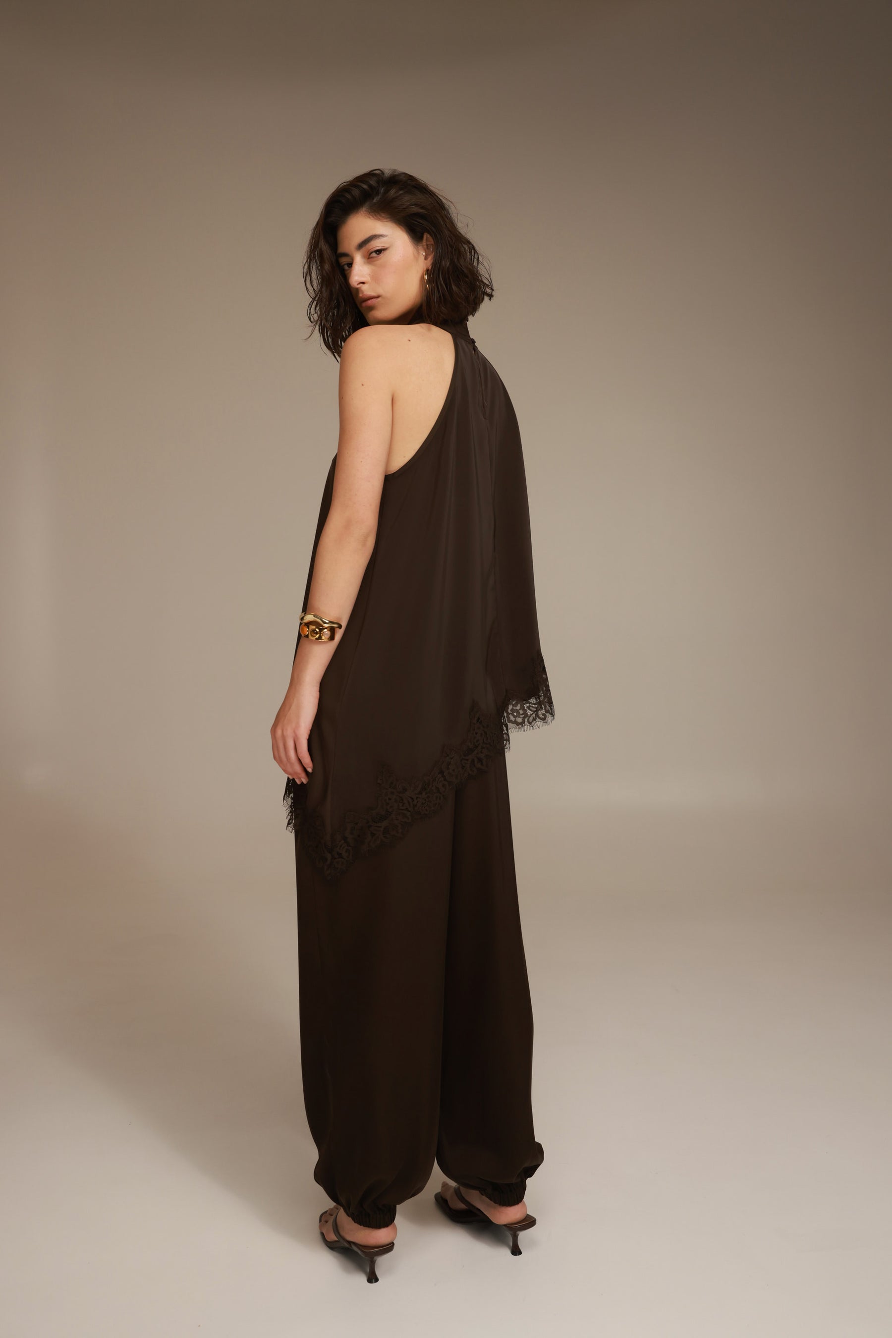 גופיית קולר סיאל חומה