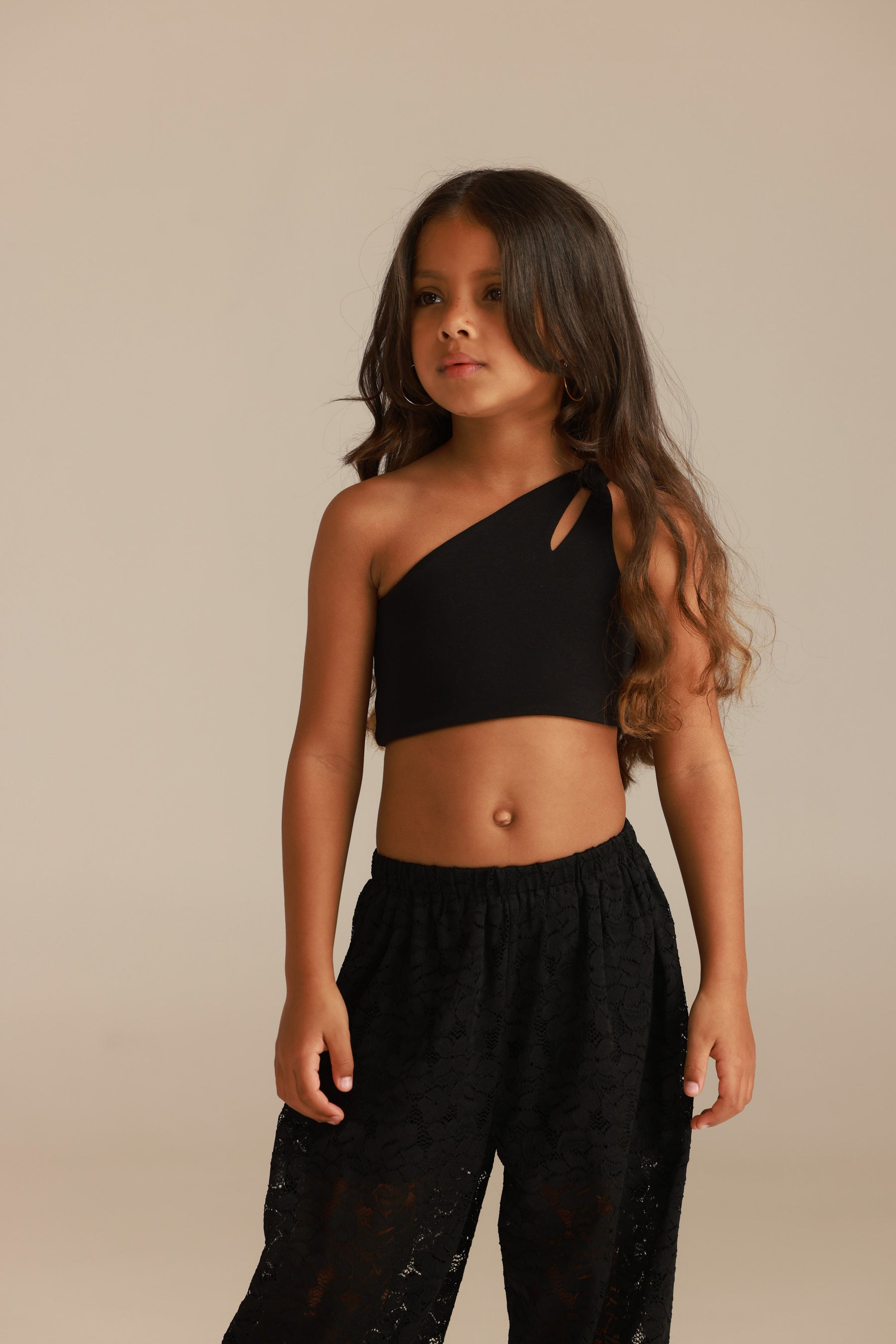 גופיית עמליה שחורה