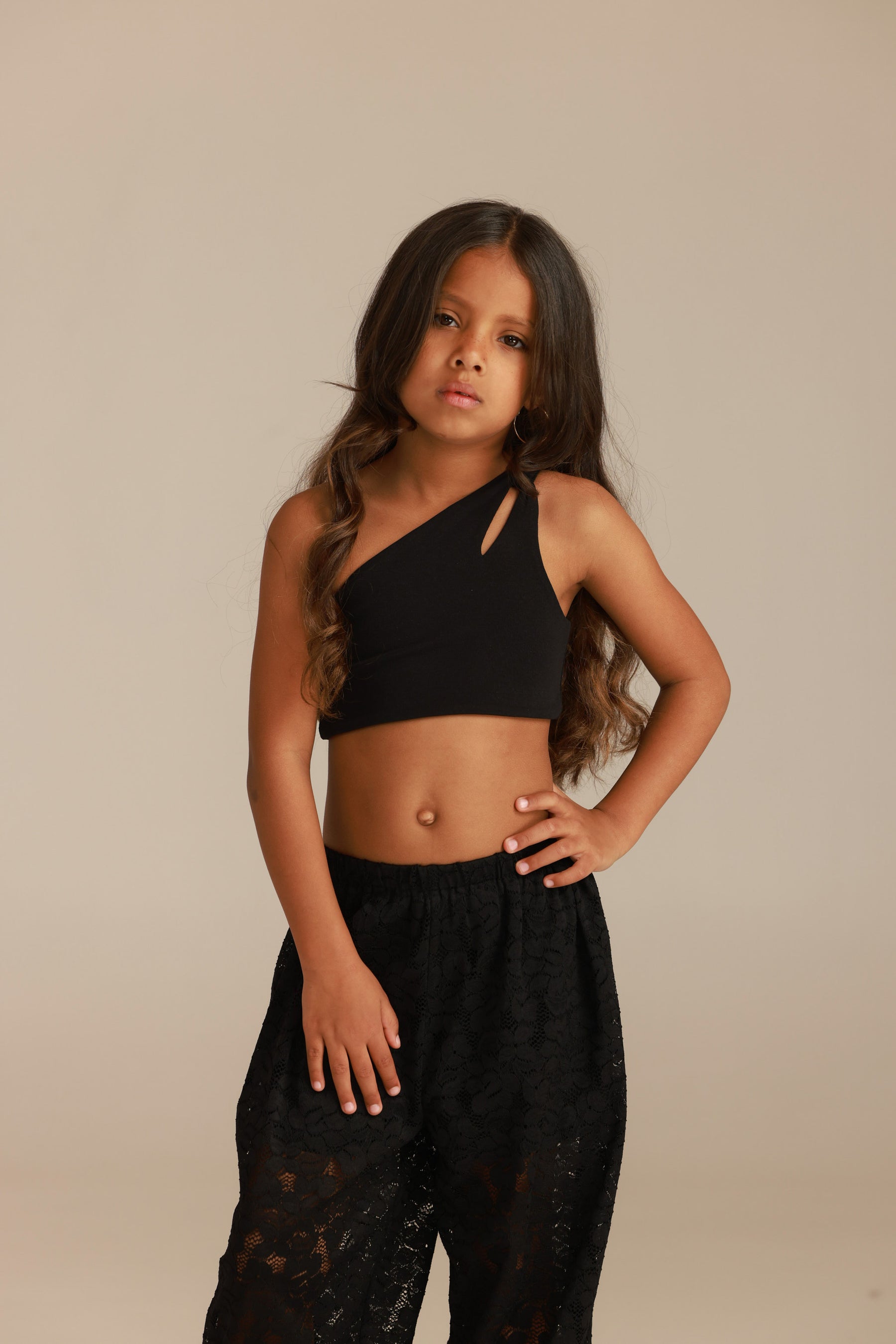 גופיית עמליה שחורה