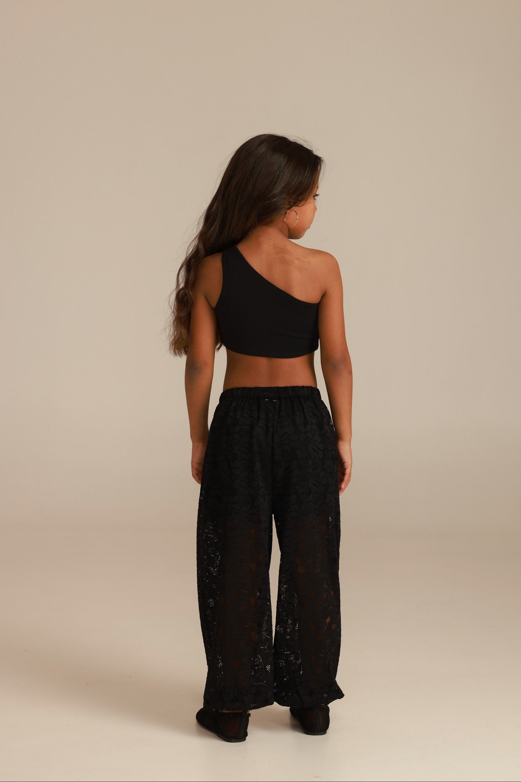 גופיית עמליה שחורה