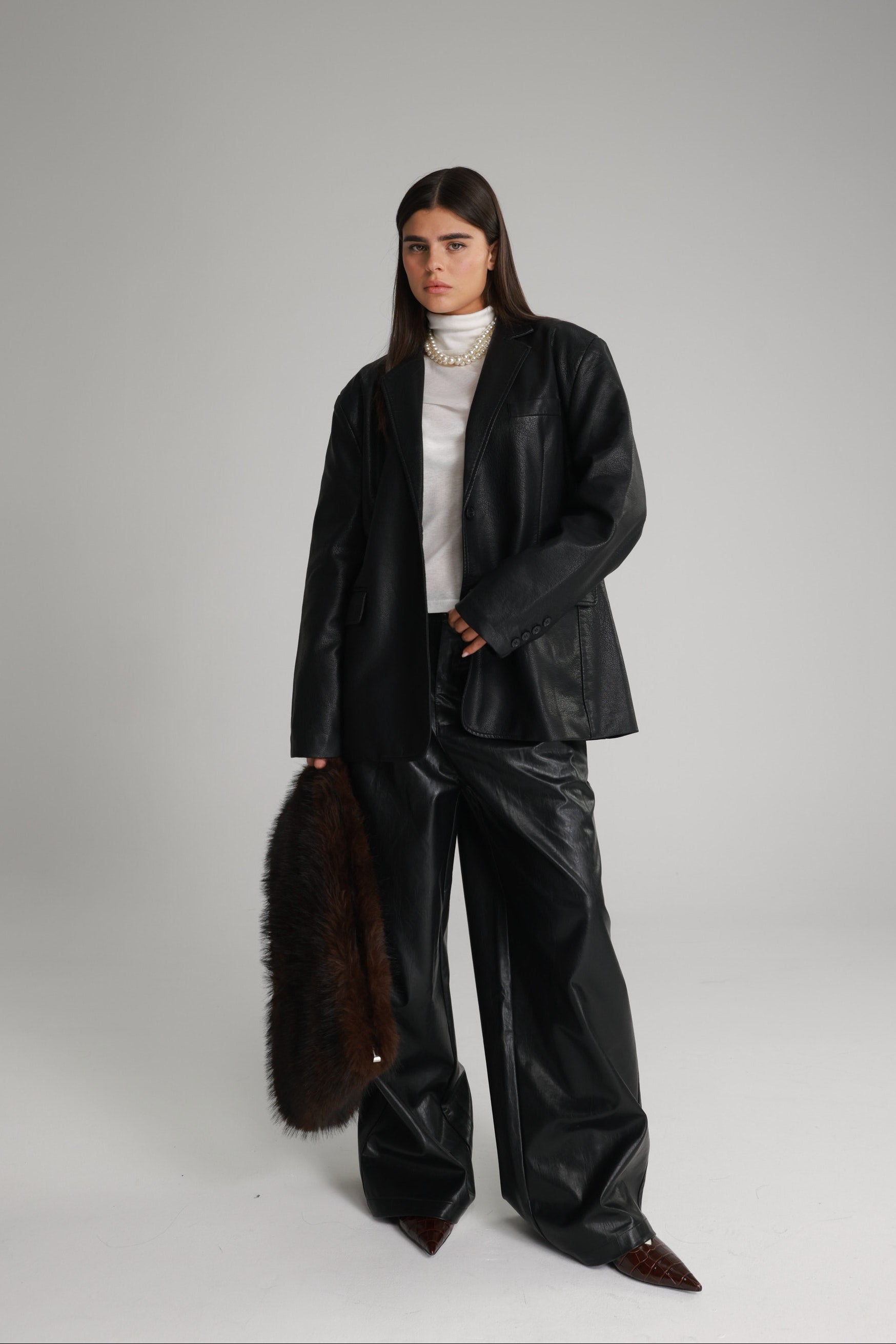 מכנסי נואלה דמוי עור שחורים