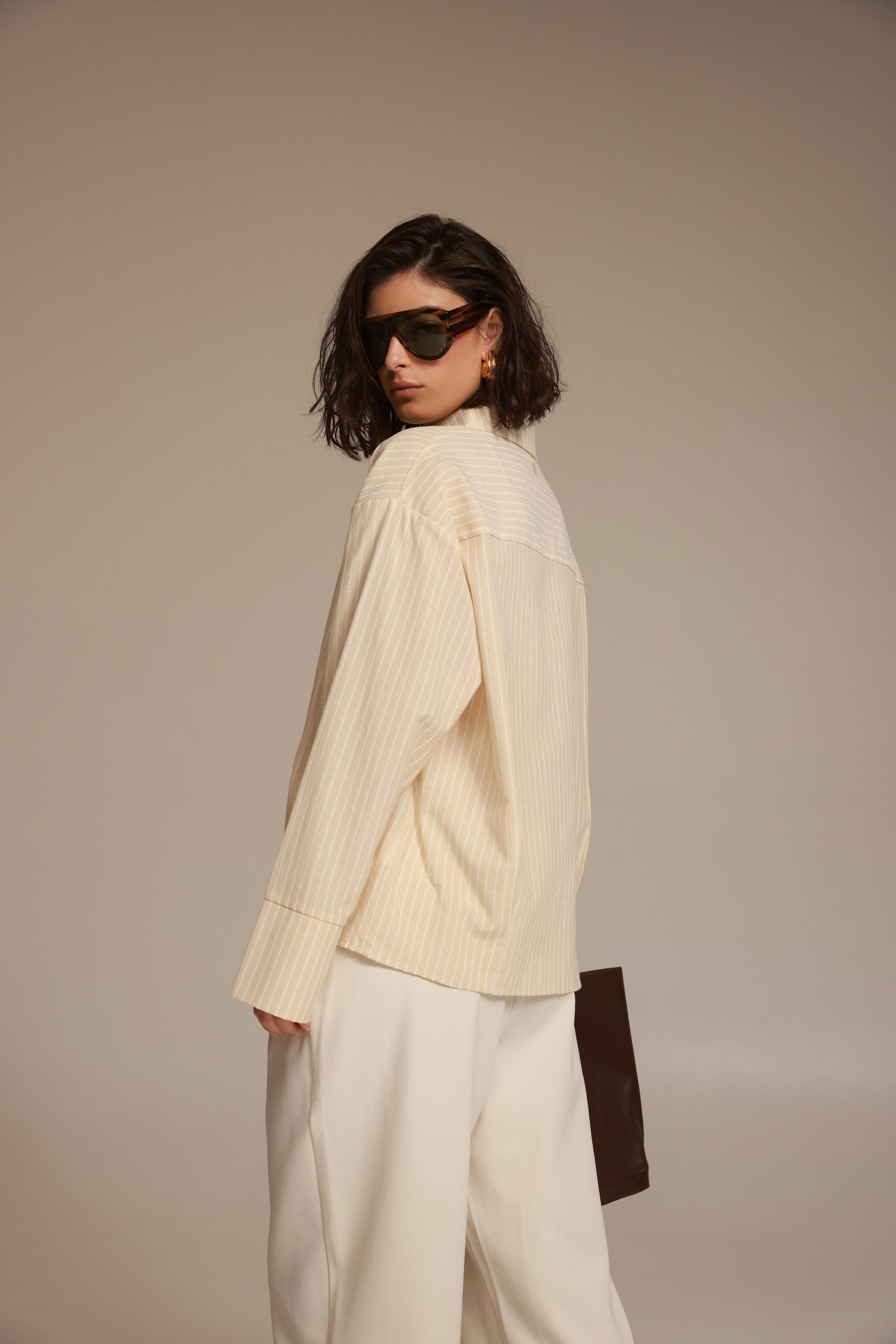 חולצת אוריאן מכופתרת בז'