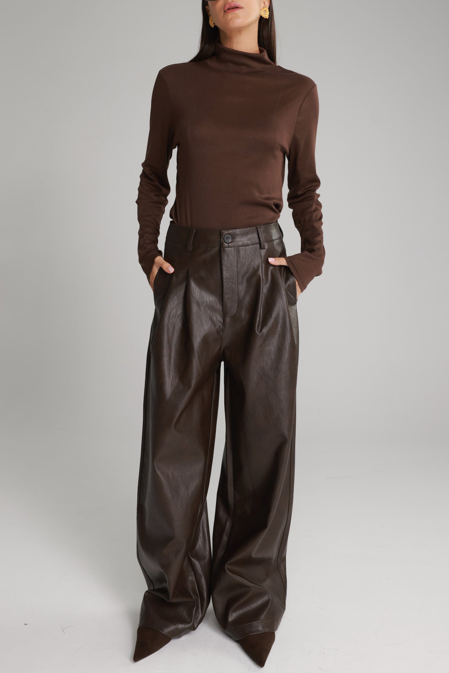 מכנסי נואלה דמוי עור חום כהה