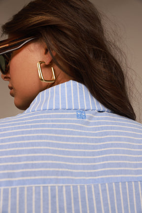 חולצת אוריאן מכופתרת תכלת