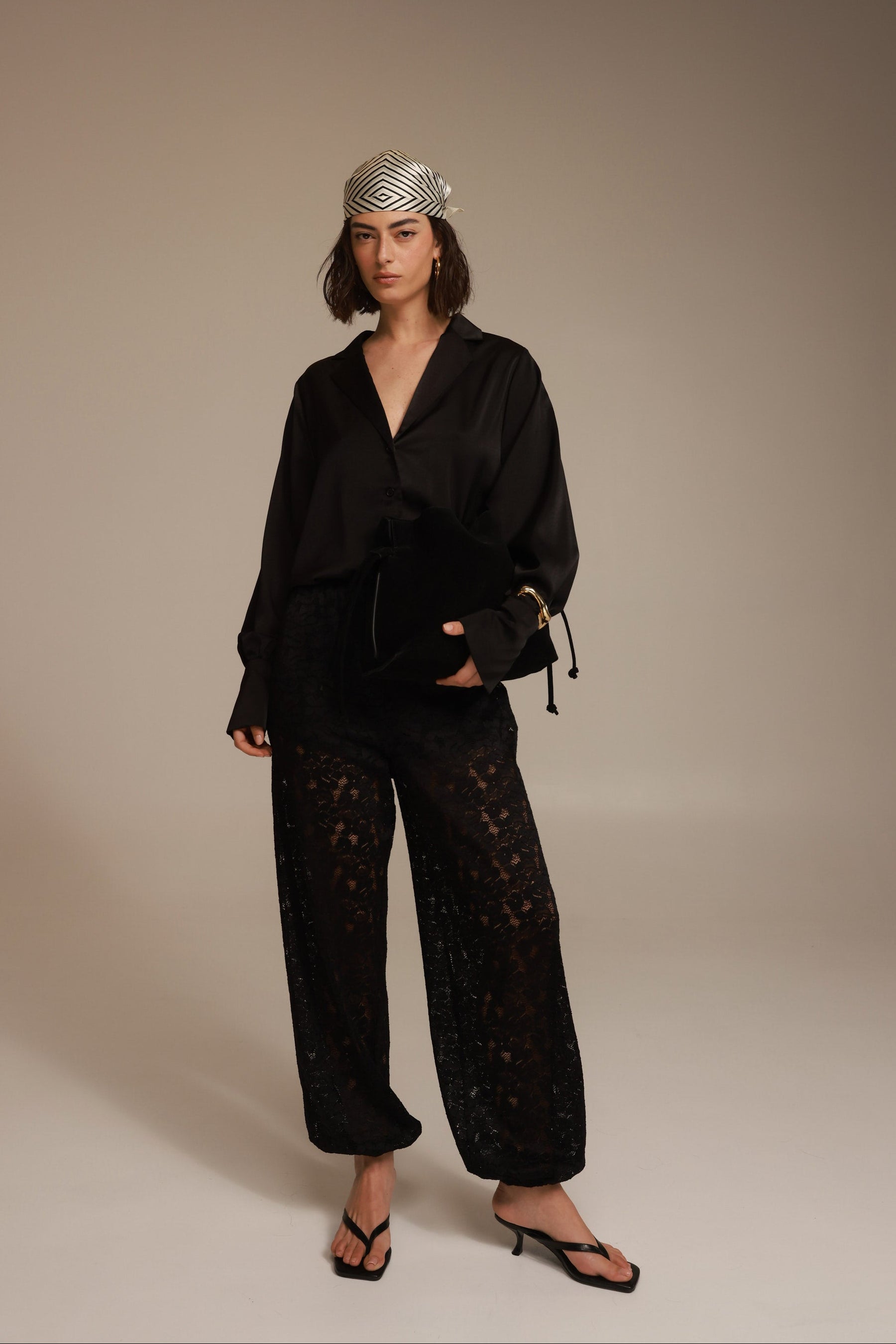 מכנסי קפרי שחורים