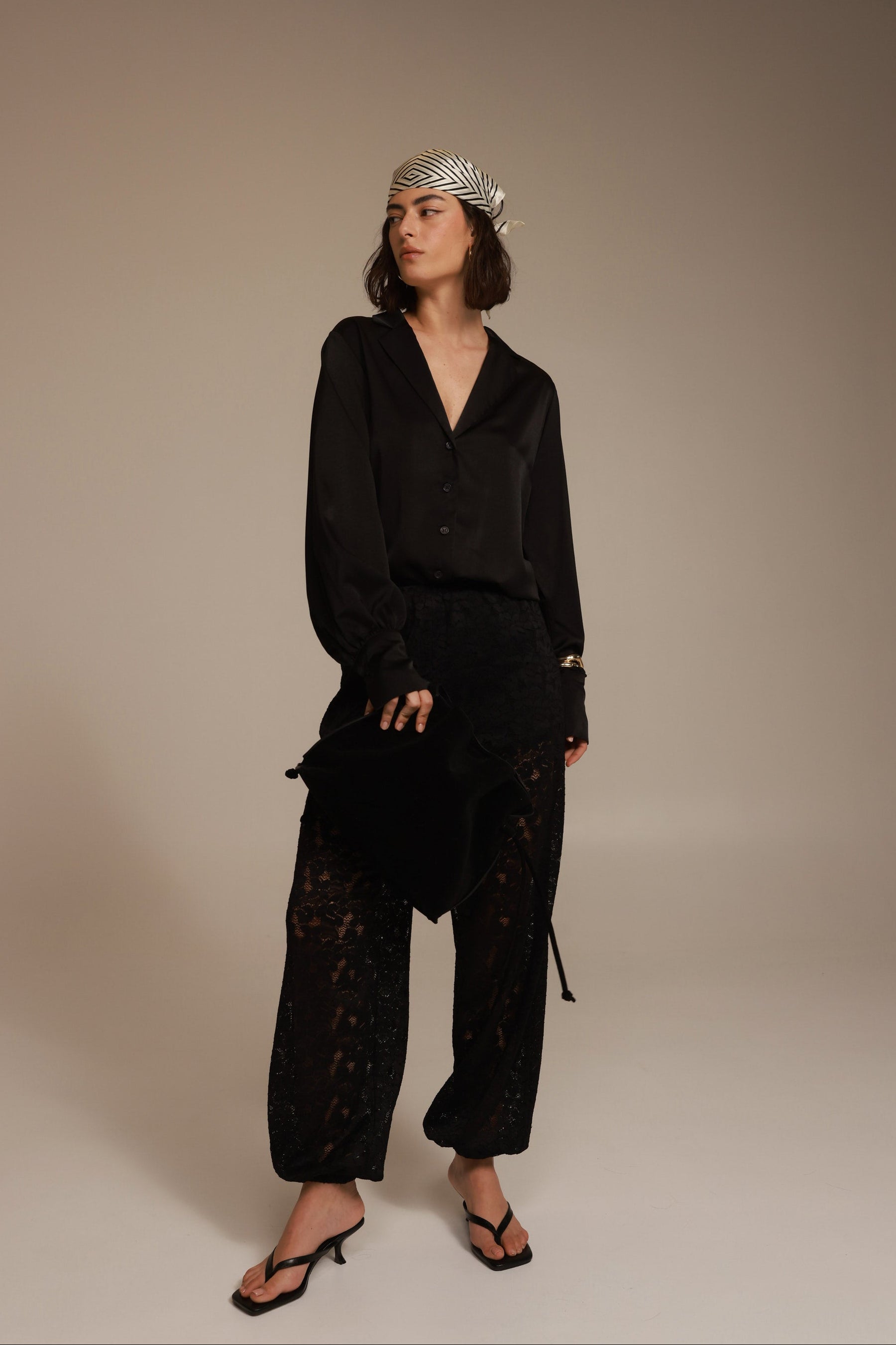 חולצת ויאנה מכופתרת שחורה