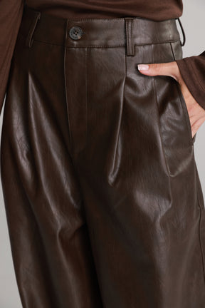 מכנסי נואלה דמוי עור חום כהה