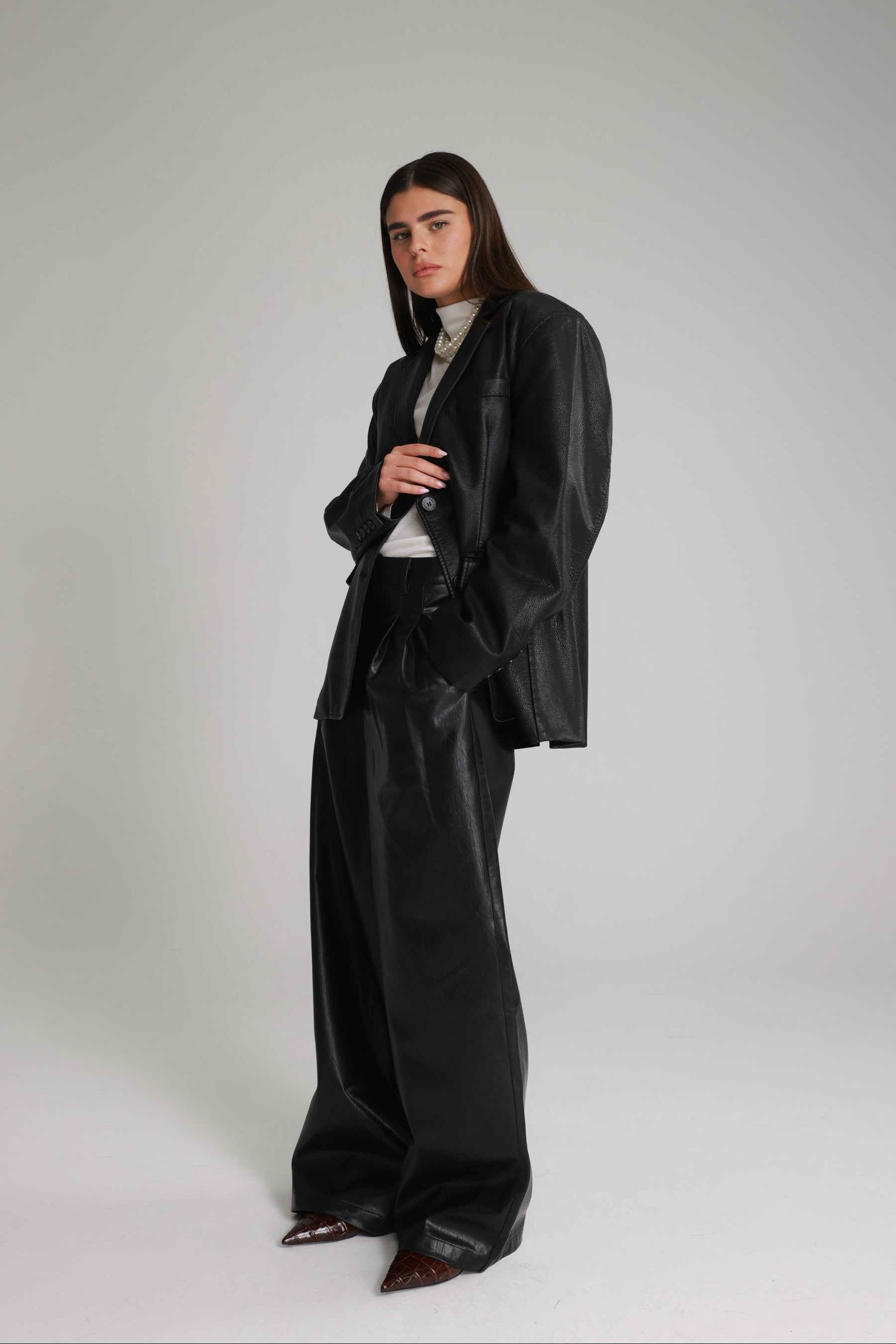 מכנסי נואלה דמוי עור שחורים