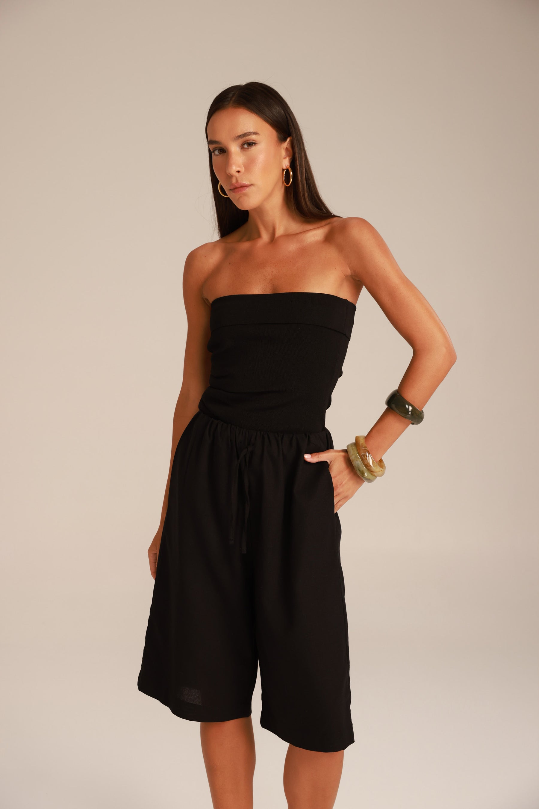 חולצת סטרפלס לילה שחורה