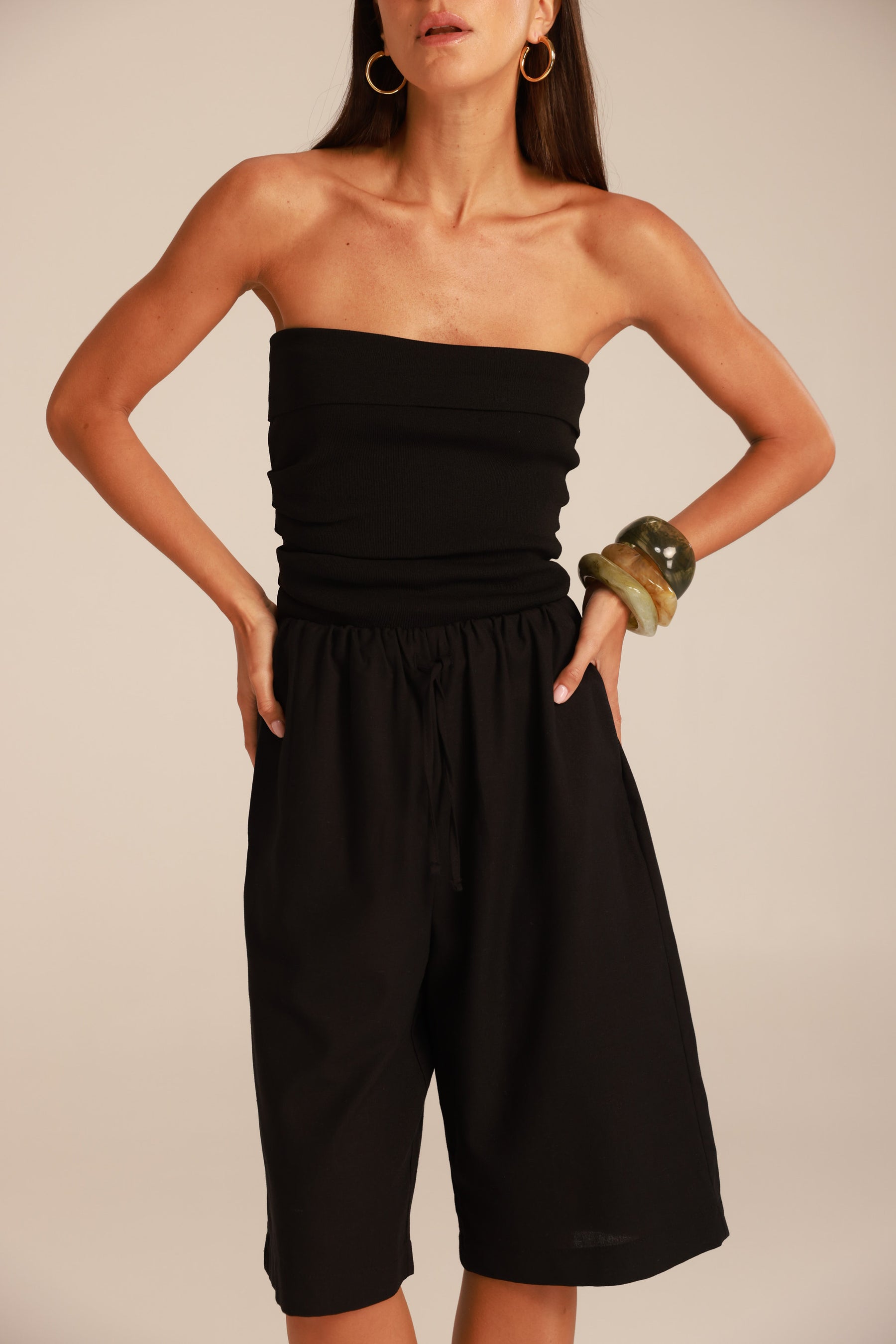 חולצת סטרפלס לילה שחורה