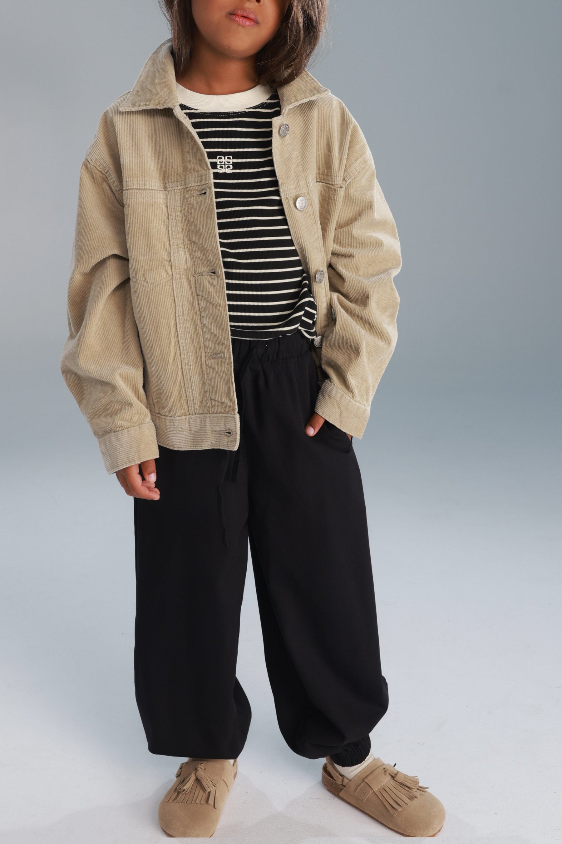 מכנסי ג'ין שחורים