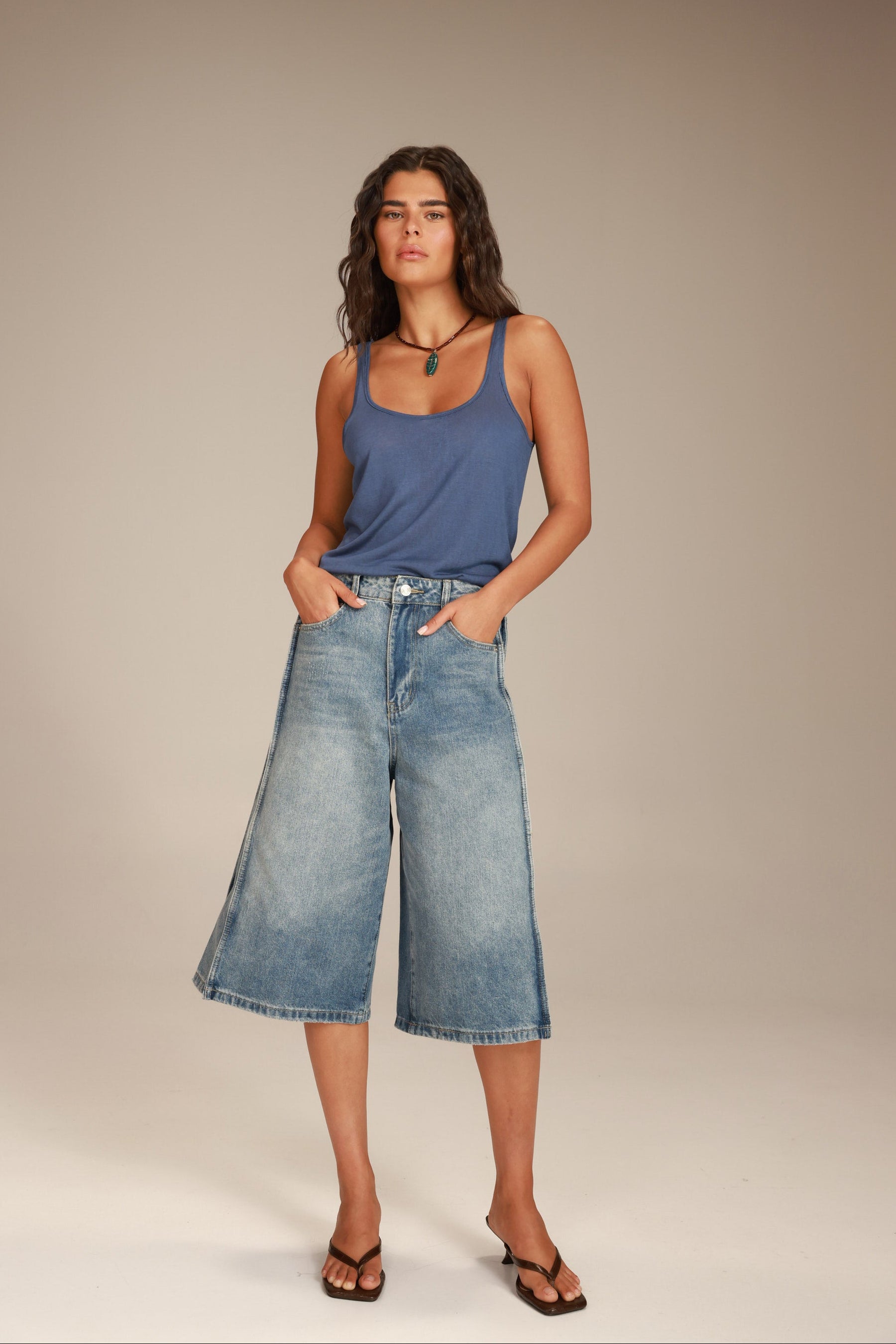 גופיית איליי כחולה