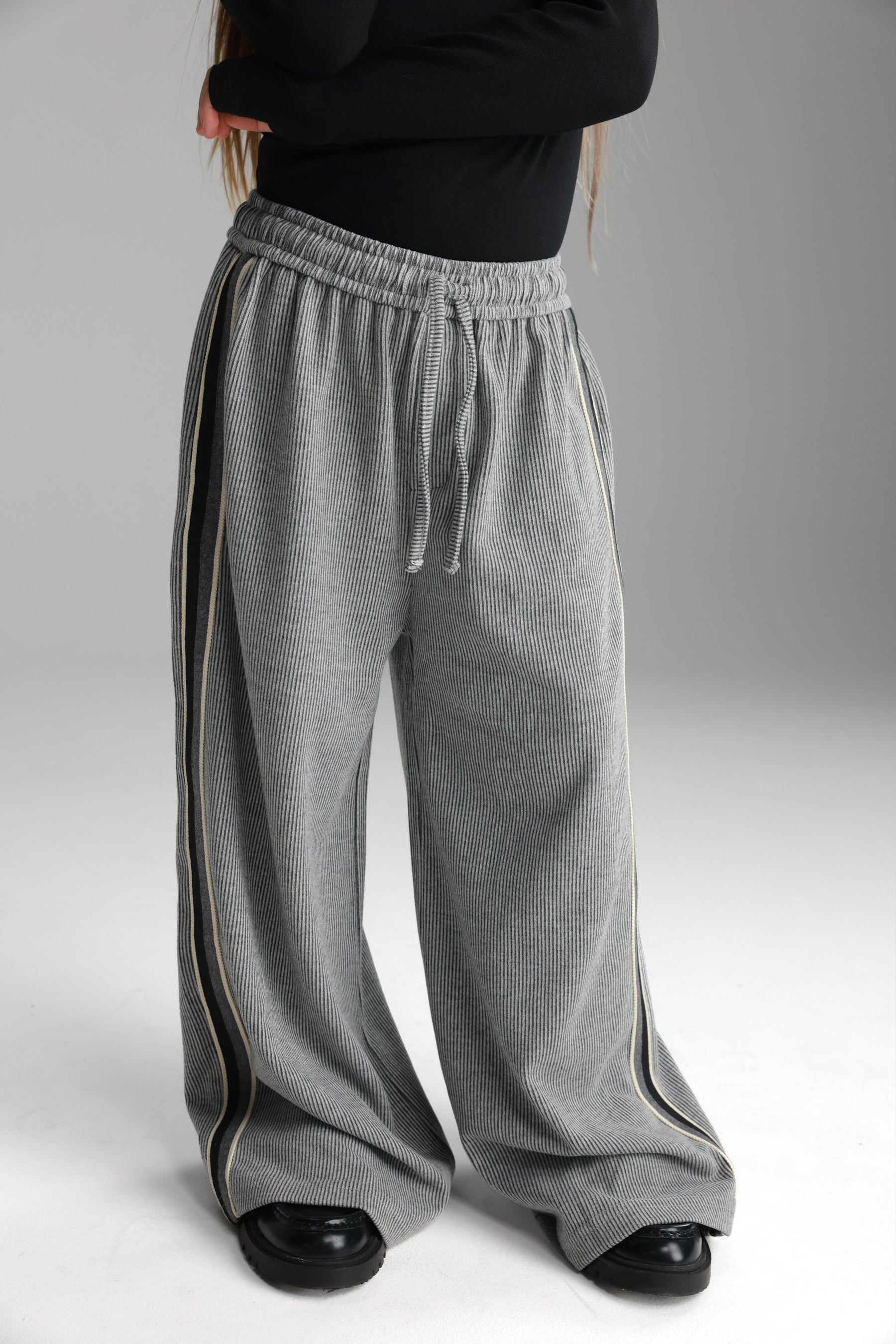 מכנסי טניה אפורים